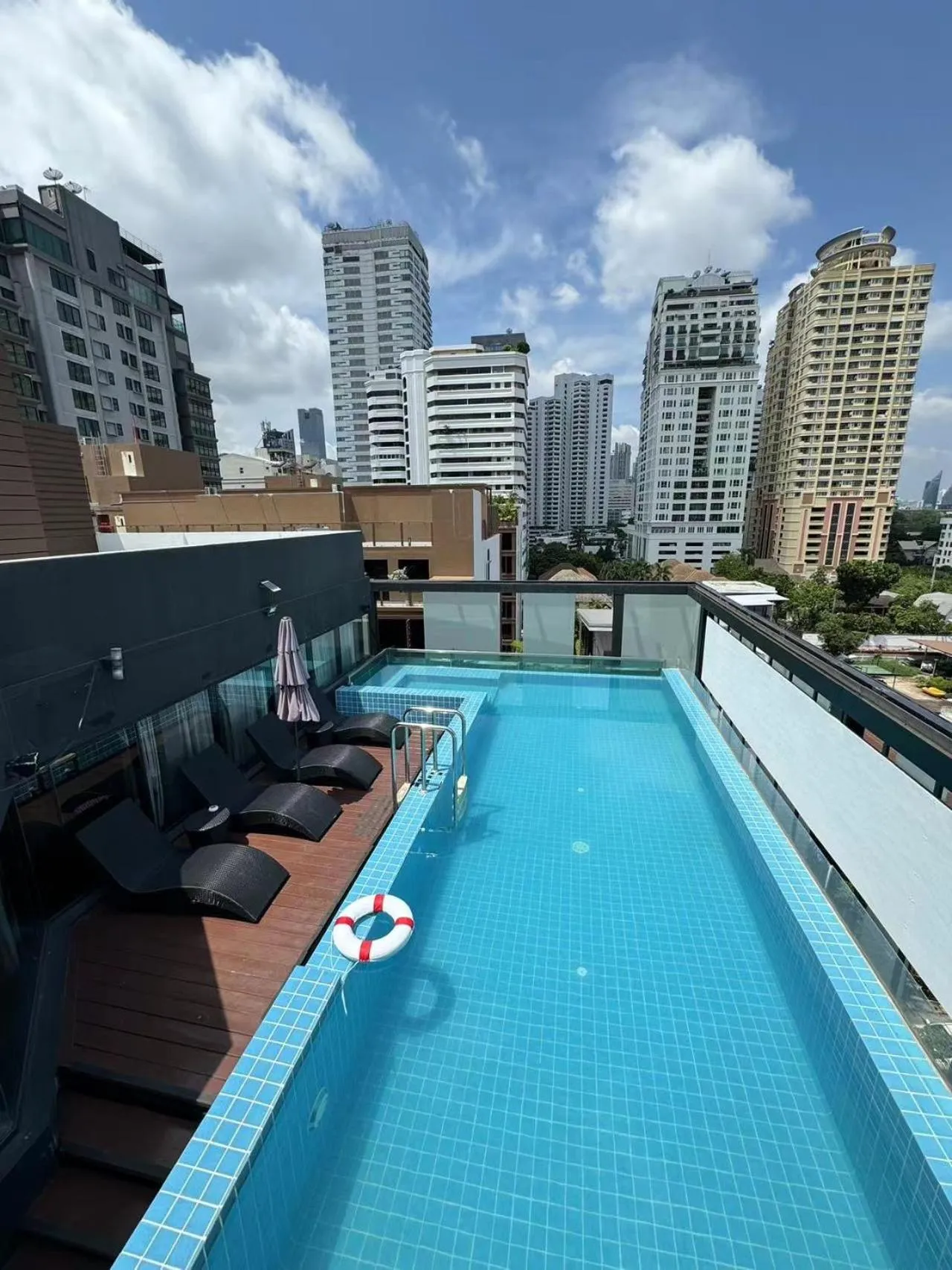 Swimming pool in Metacity Bangkok