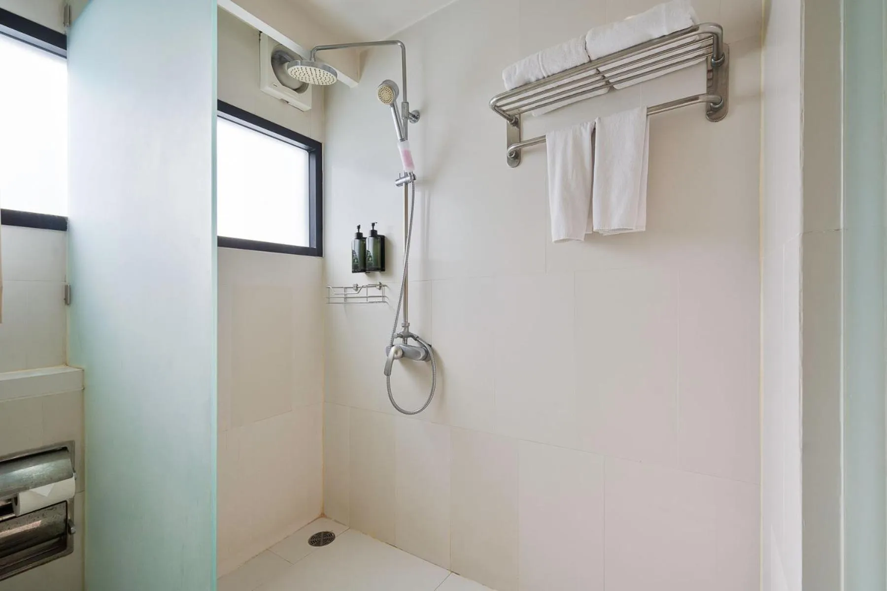 Shower in Metacity Bangkok