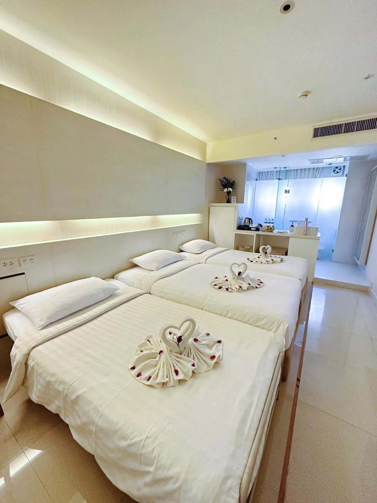 Bedroom, Bed in Metacity Bangkok