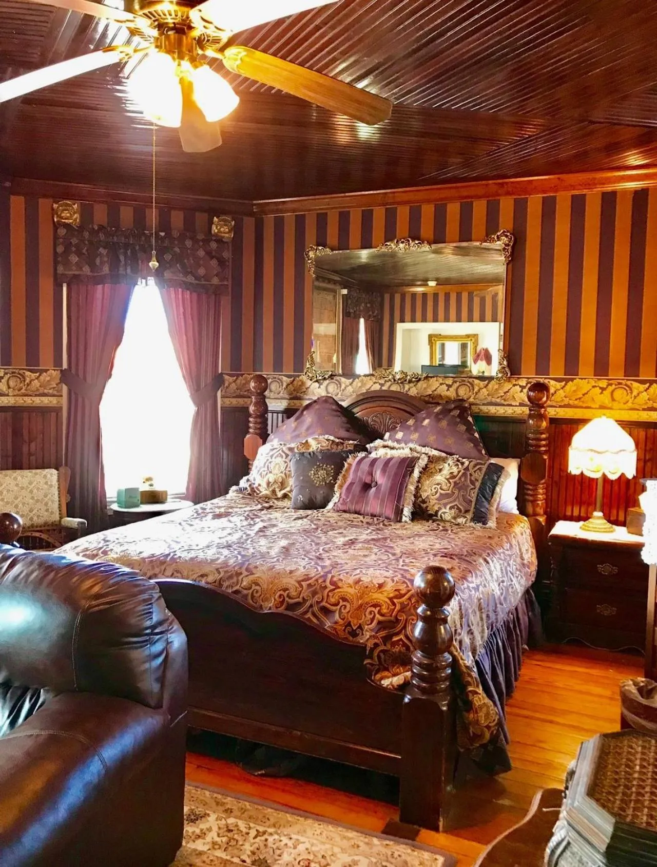 Bed in Angel of the Sea Bed and Breakfast