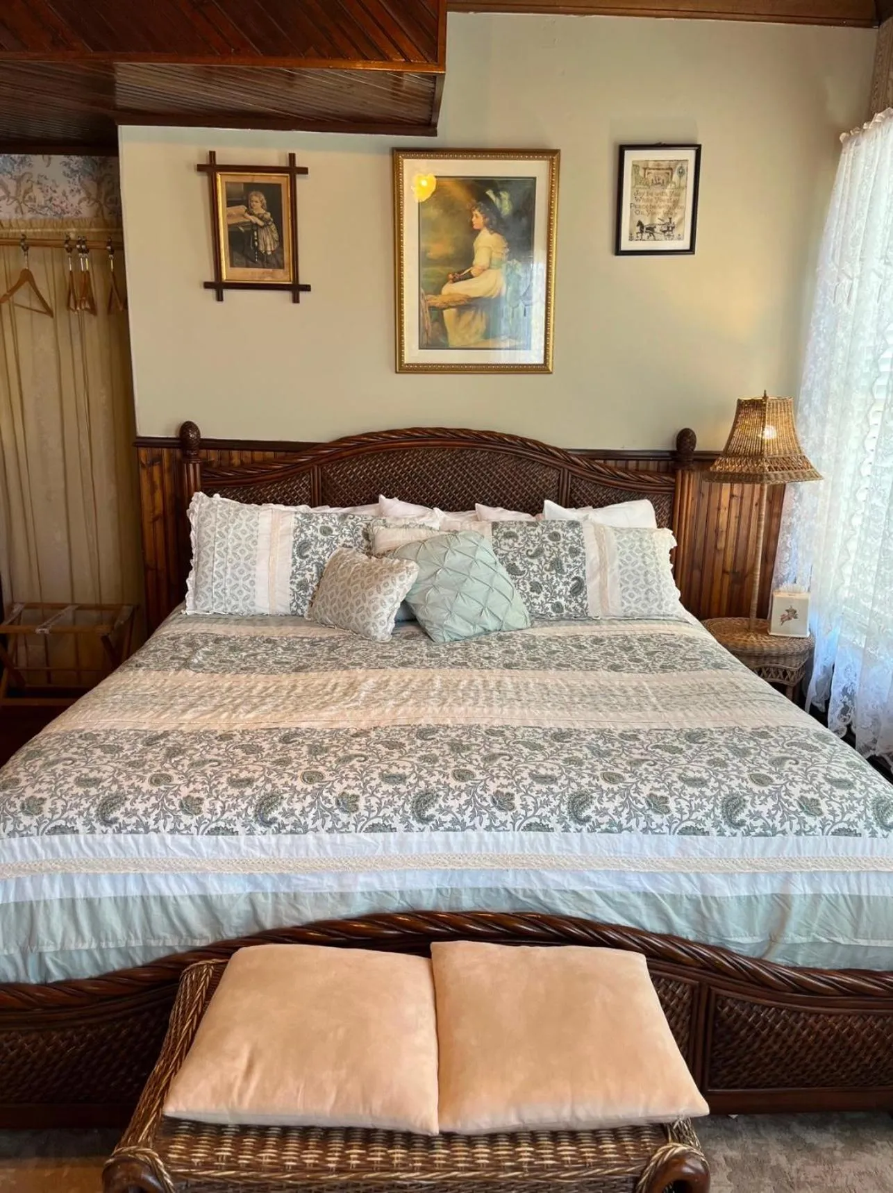 Bed in Angel of the Sea Bed and Breakfast