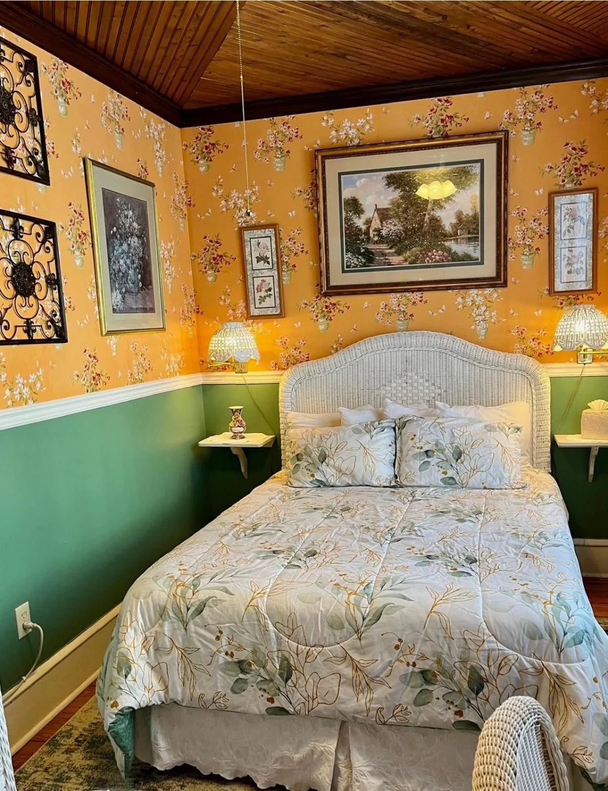Bed in Angel of the Sea Bed and Breakfast