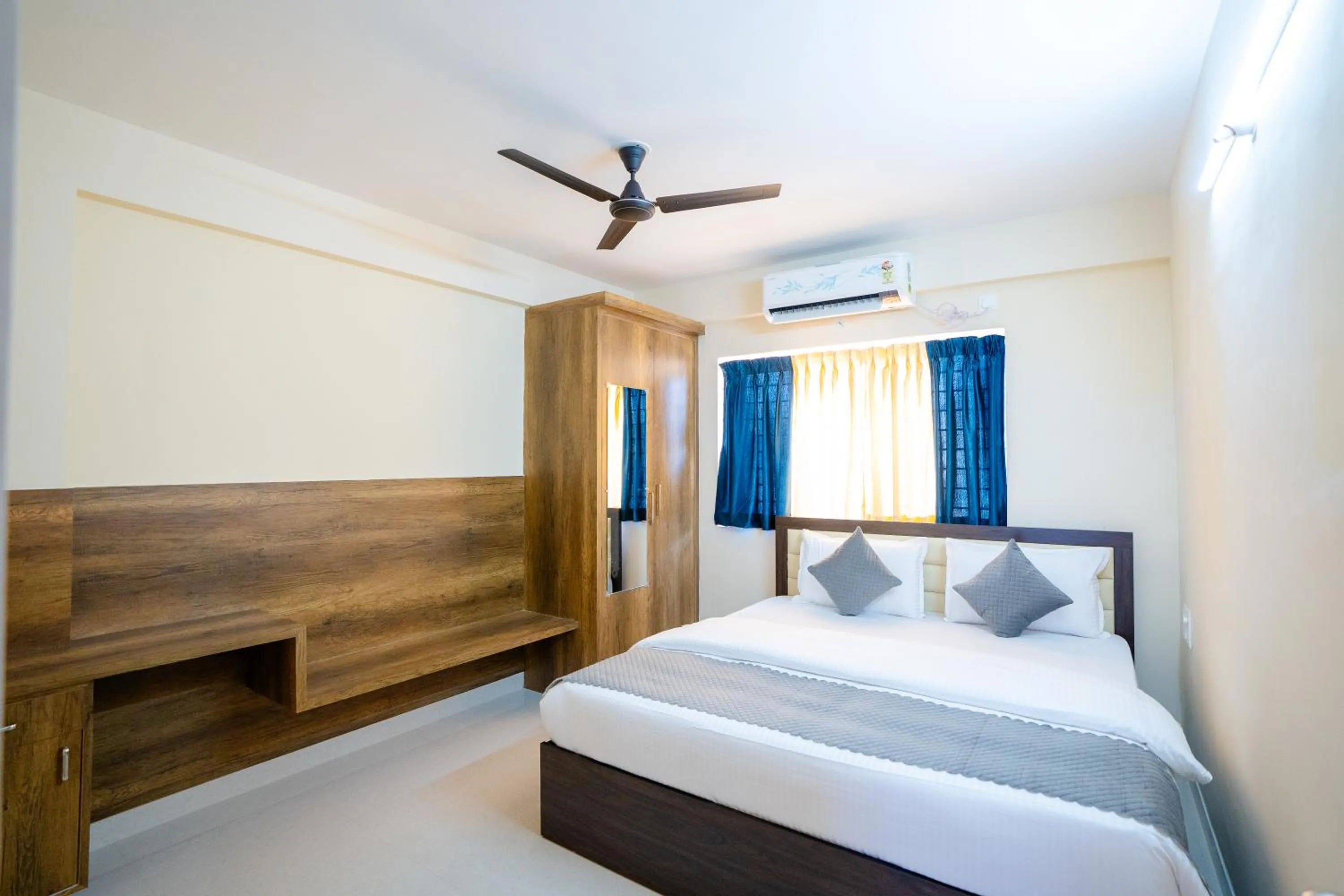 Bedroom, Bed in Elegance Serviced Apartment