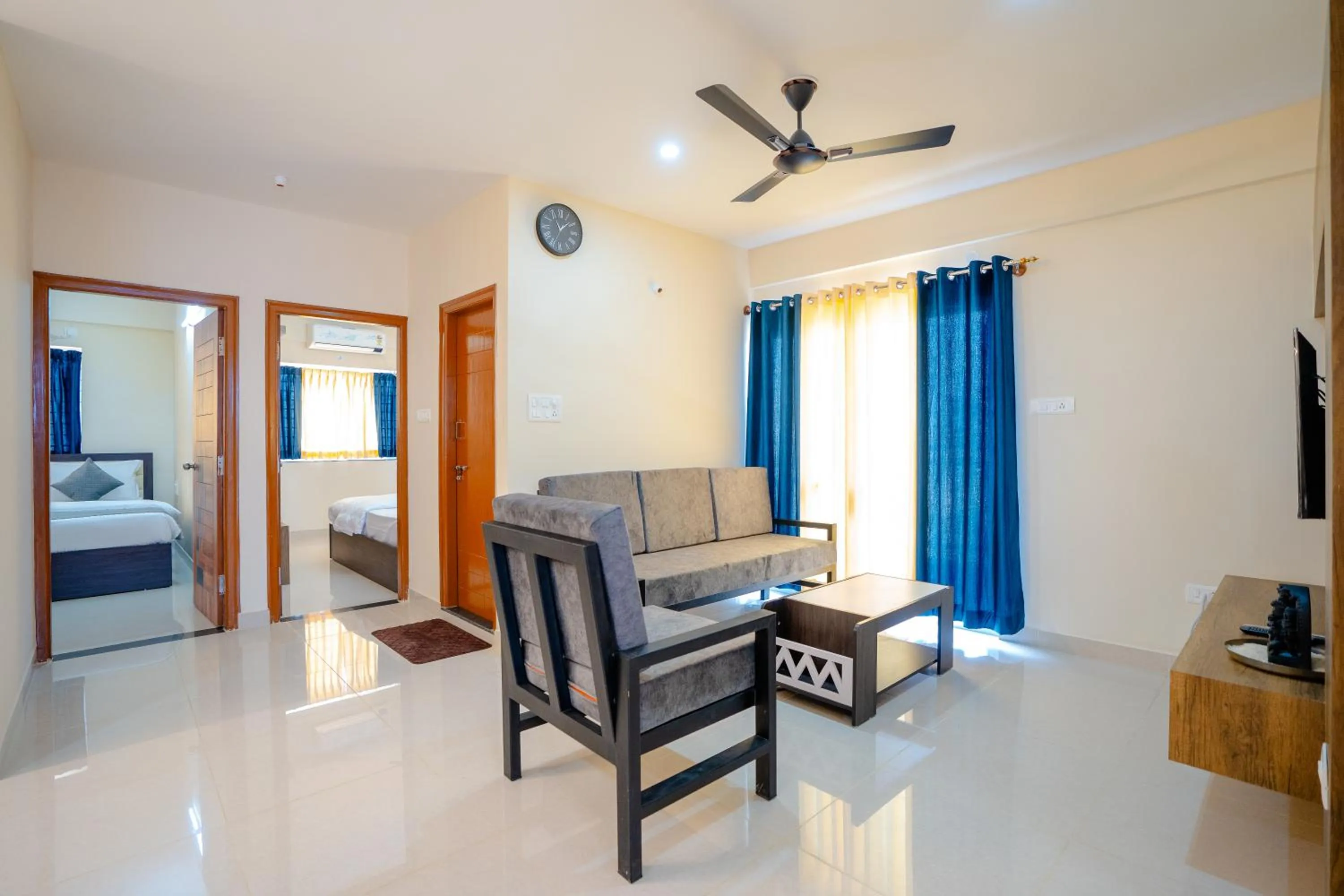 TV and multimedia, Bed in Elegance Serviced Apartment