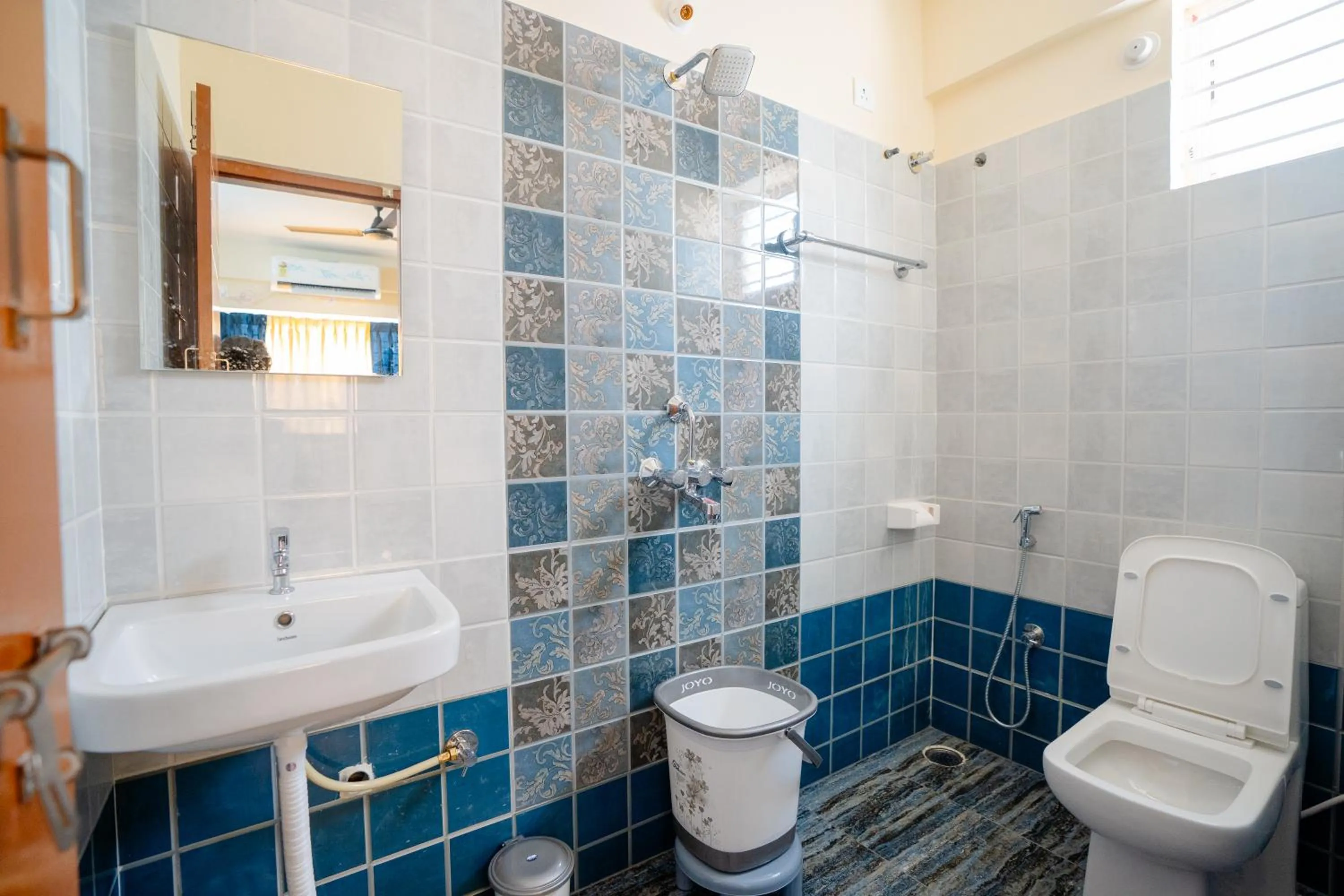 Toilet in Elegance Serviced Apartment