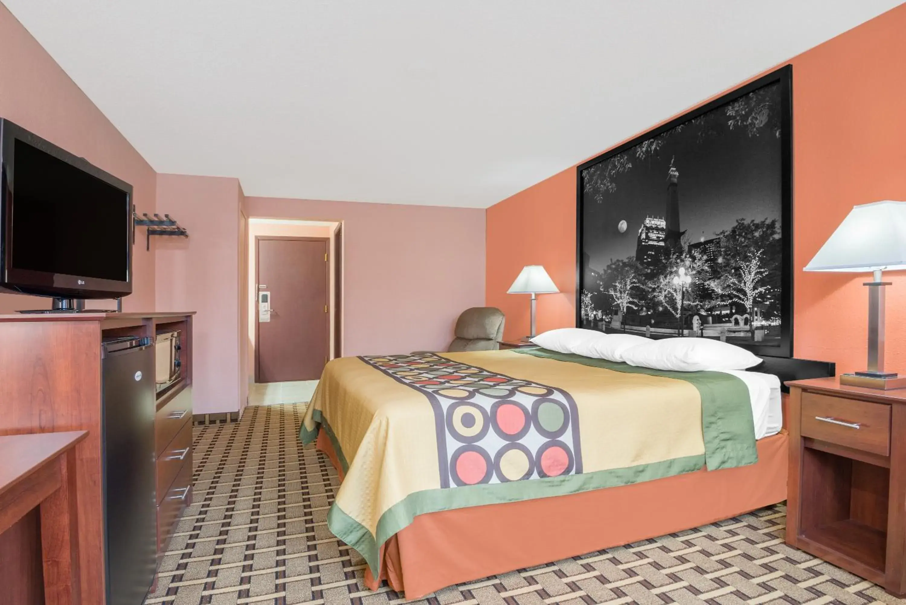 Photo of the whole room, Bed in Super 8 by Wyndham Shelbyville Photo of the whole room, Bed in Super 8 by Wyndham Shelbyville