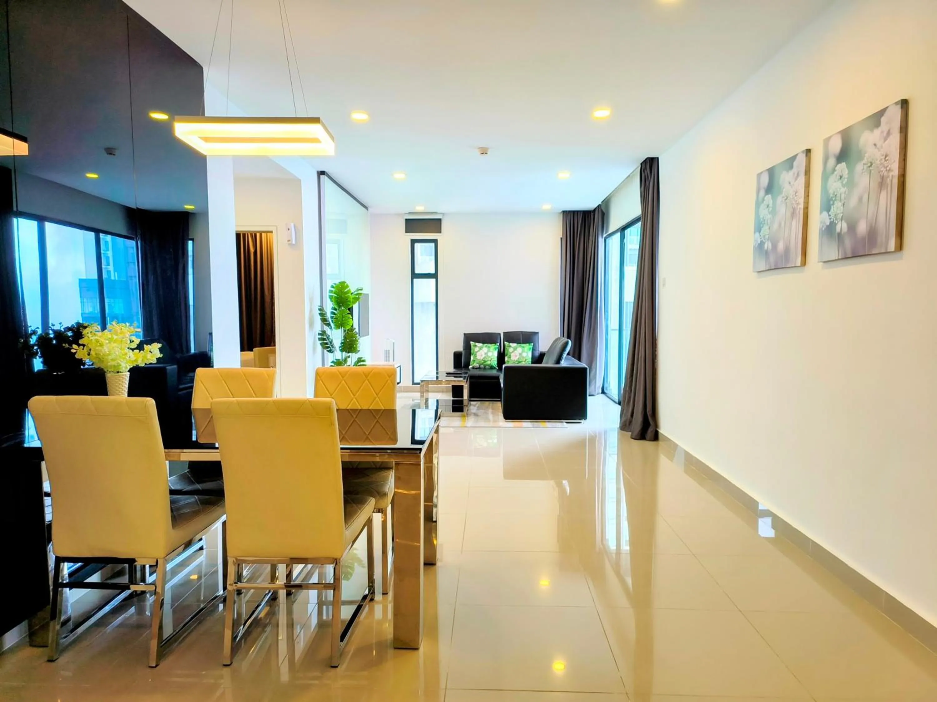 Dining area in Emerald Homes Cozy Homestay at Ion Delemen Genting Highlands