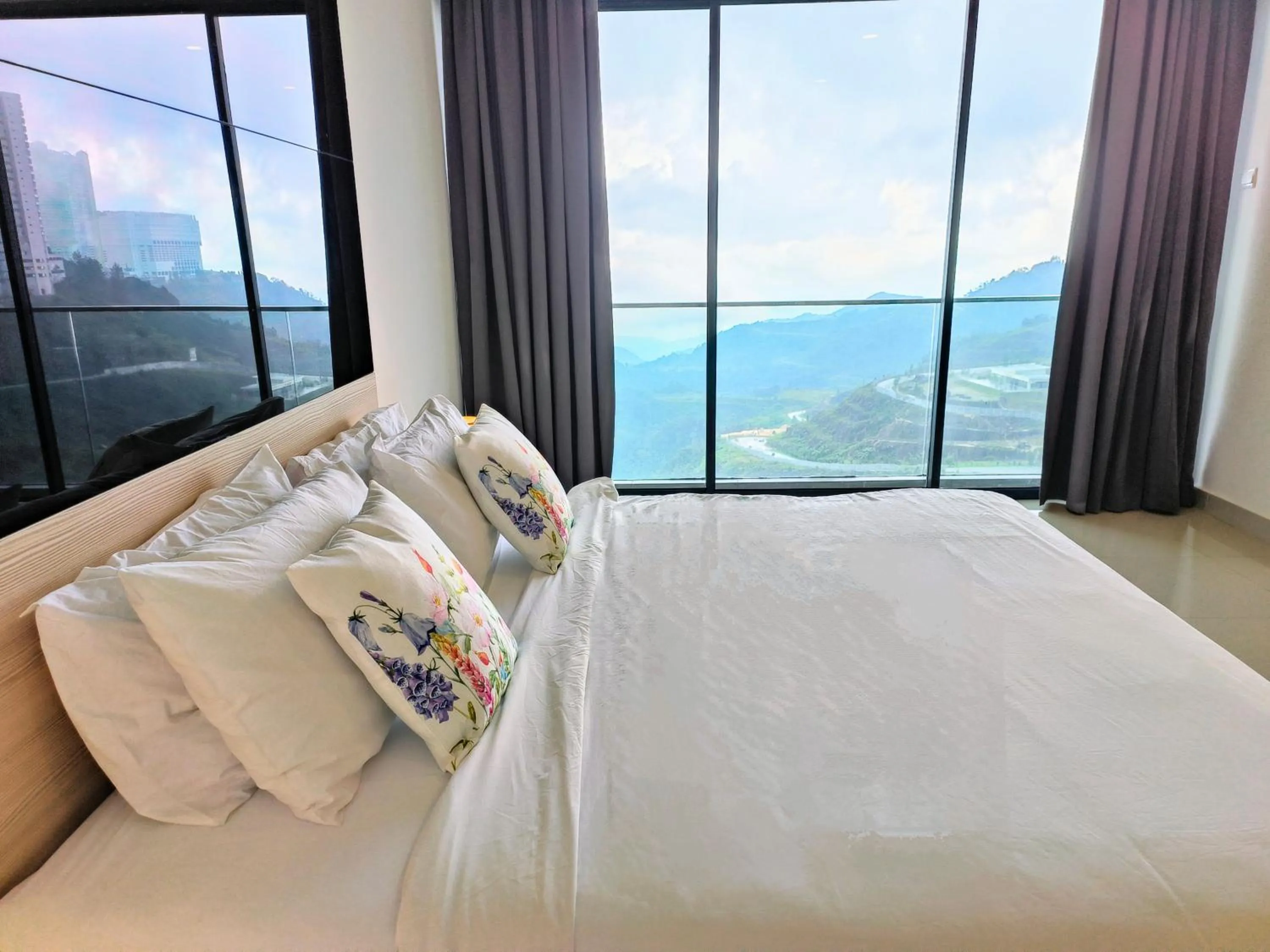 Mountain view, Bed in Emerald Homes Cozy Homestay at Ion Delemen Genting Highlands