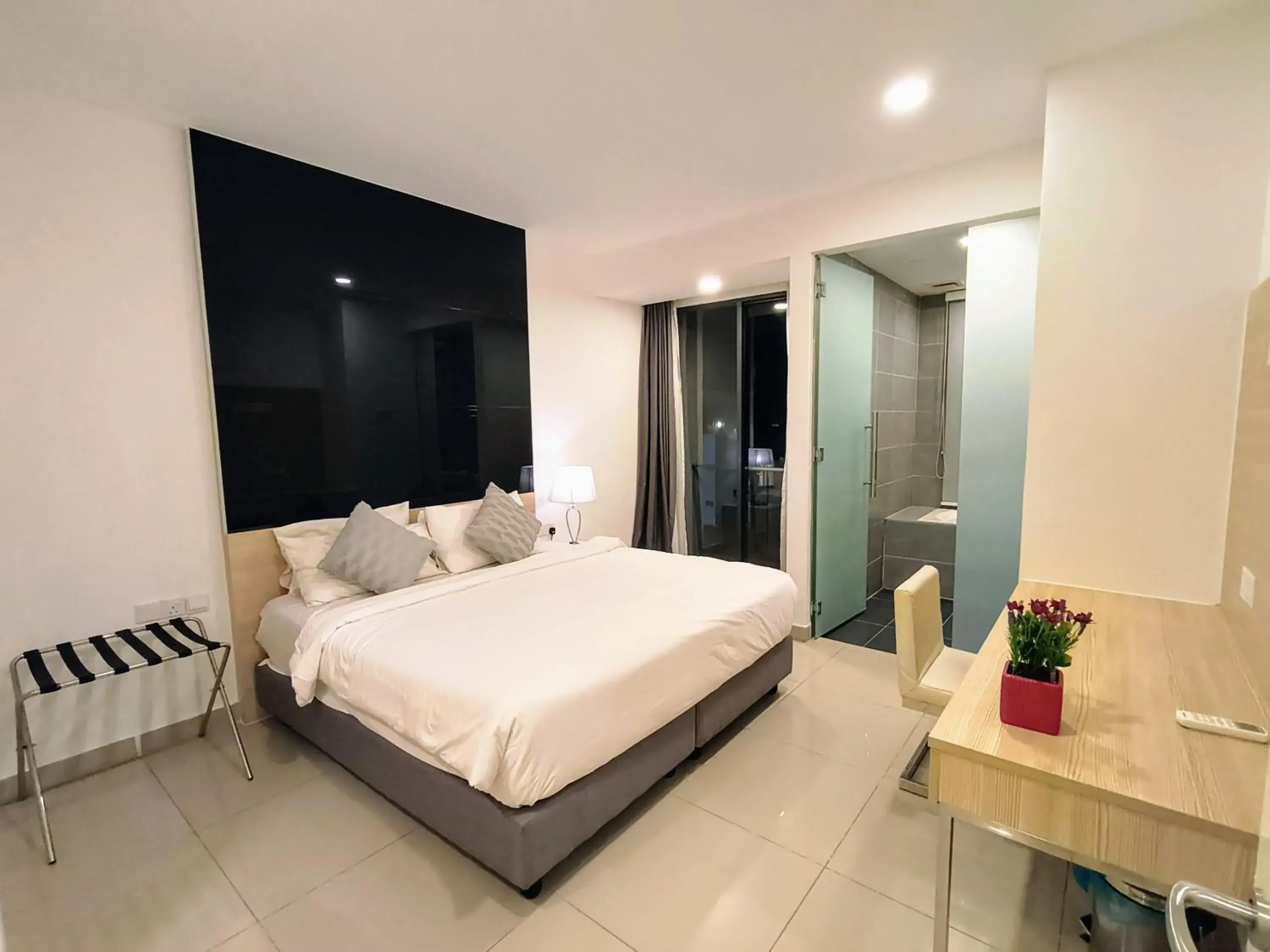 Two-Bedroom Deluxe Apartment with Balcony in Emerald Homes Cozy Homestay at Ion Delemen Genting Highlands Two-Bedroom Deluxe Apartment with Balcony in Emerald Homes Cozy Homestay at Ion Delemen Genting Highlands