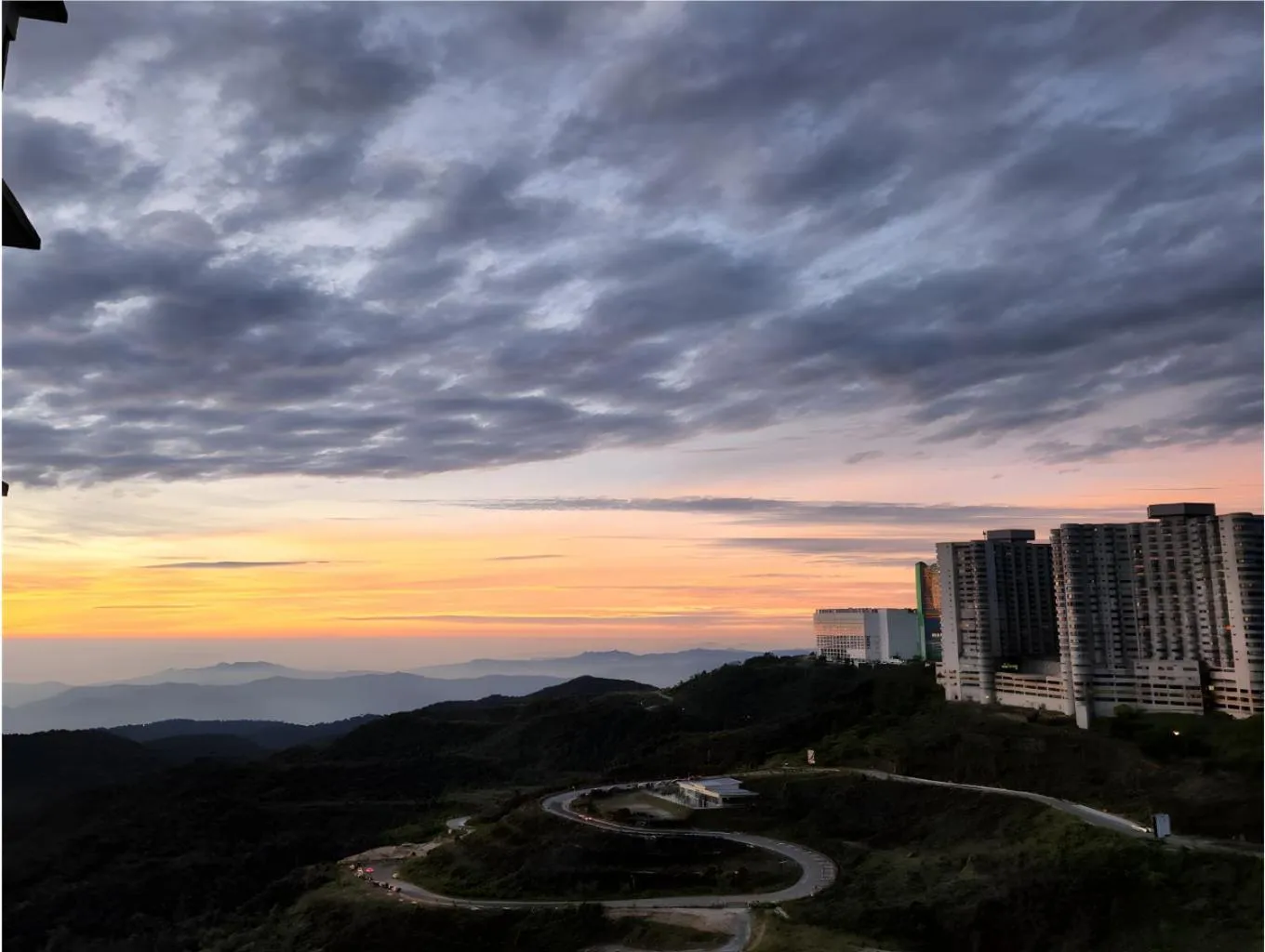 Mountain view in Emerald Homes Cozy Homestay at Ion Delemen Genting Highlands