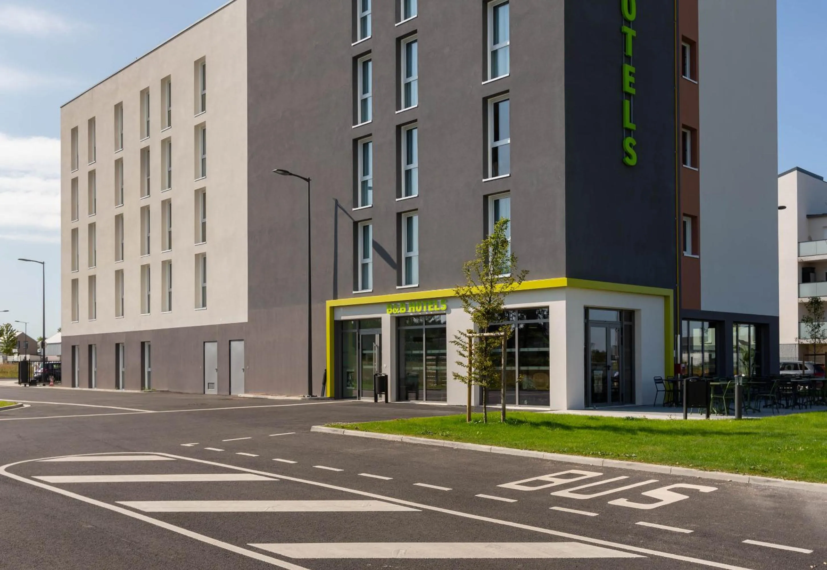 Property building in B&B HOTEL Orléans Saran