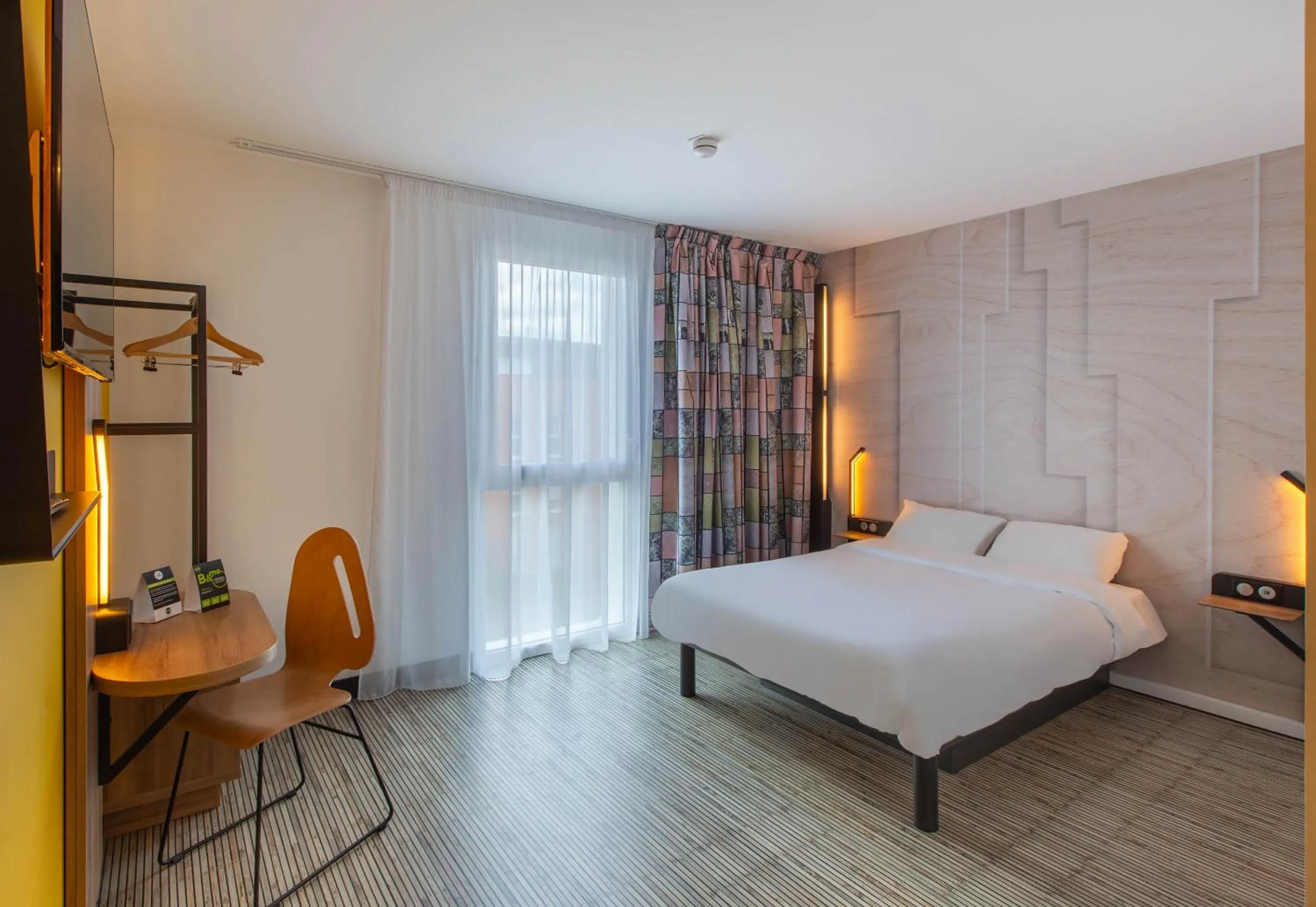 Bedroom, Bed in B&B HOTEL Orléans Saran