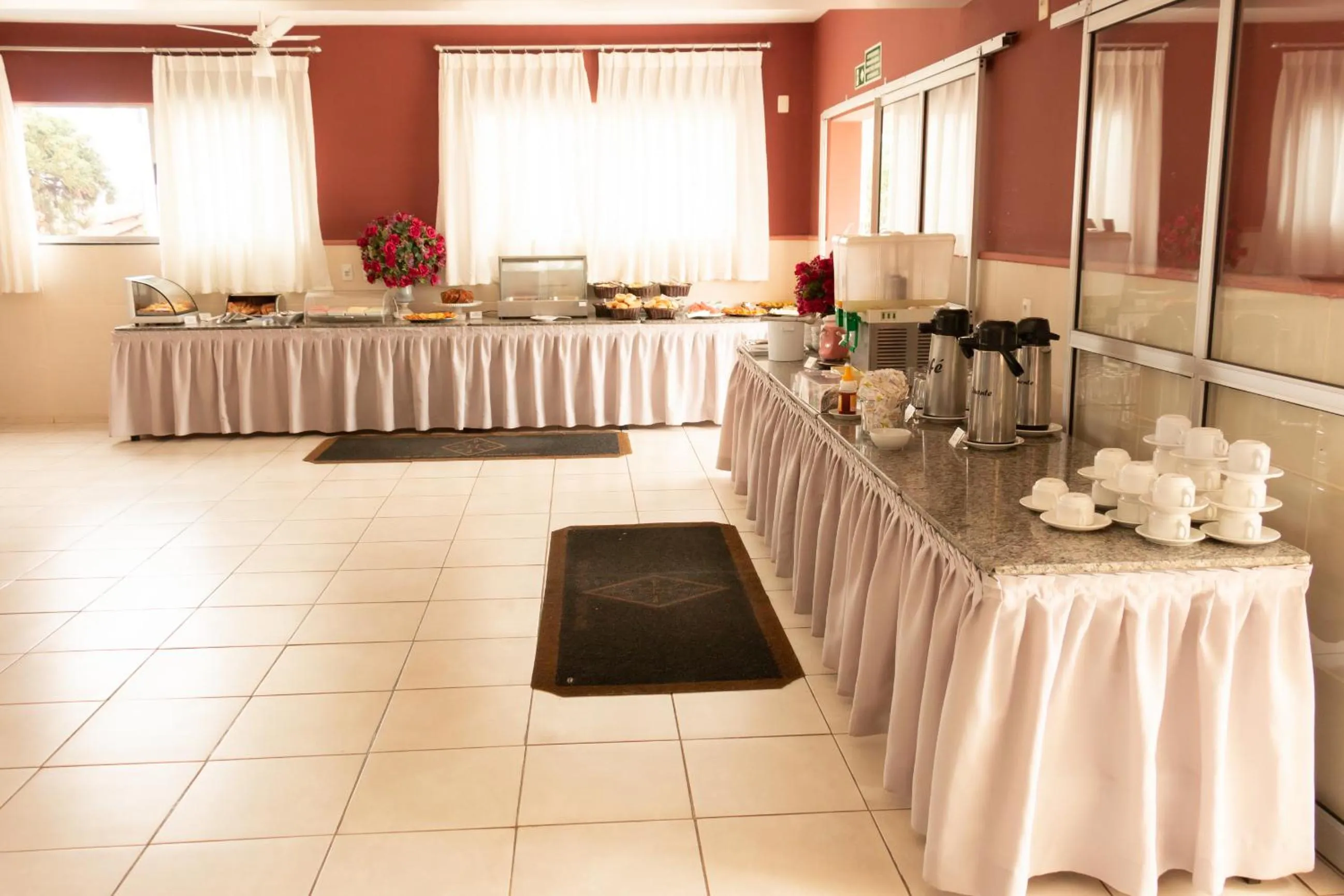 Restaurant/places to eat in Contagem Centro Hotel