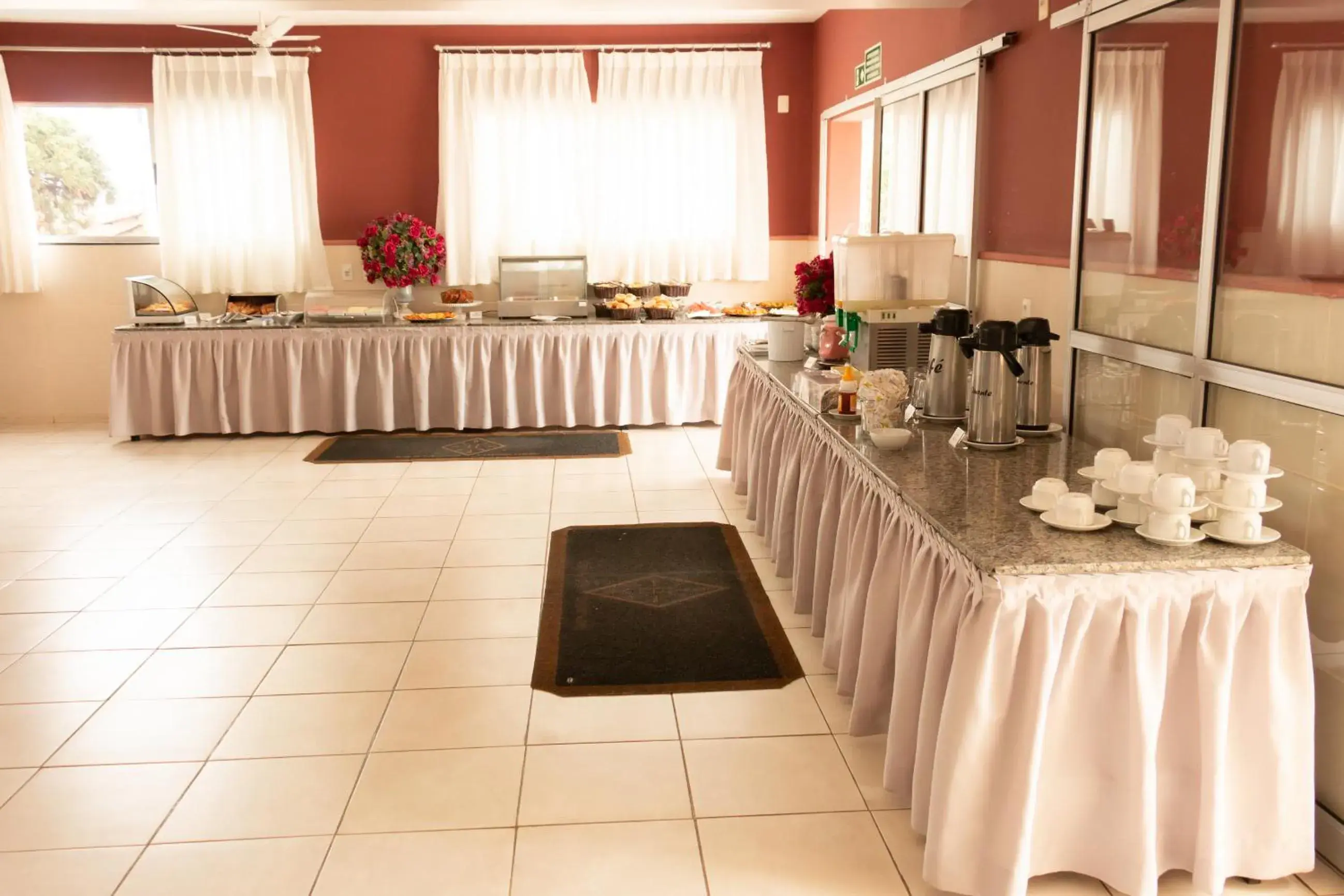 Restaurant/places to eat in Contagem Centro Hotel Restaurant/places to eat in Contagem Centro Hotel