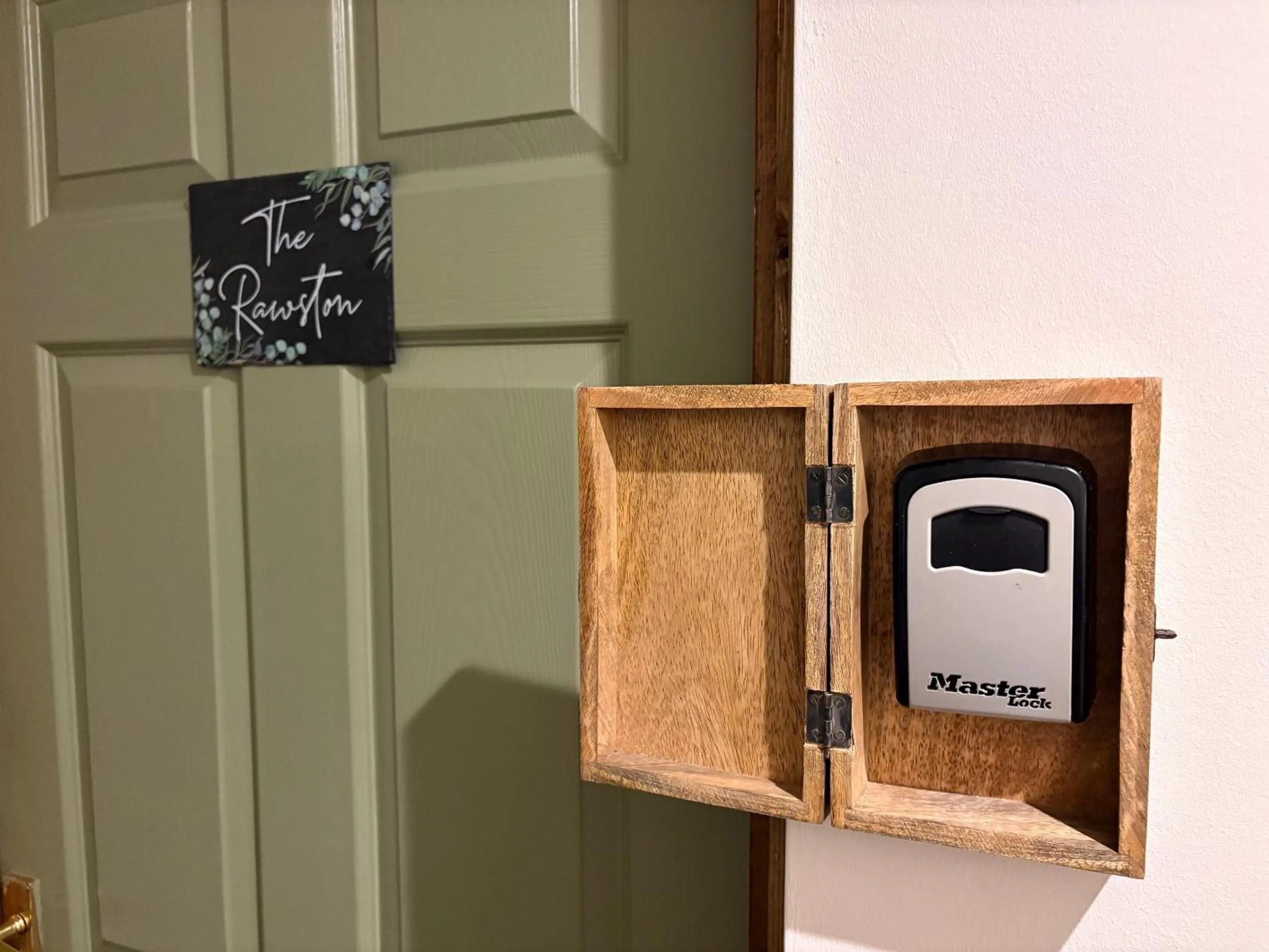 Property building in True Lovers Knot, Tarrant Keyneston