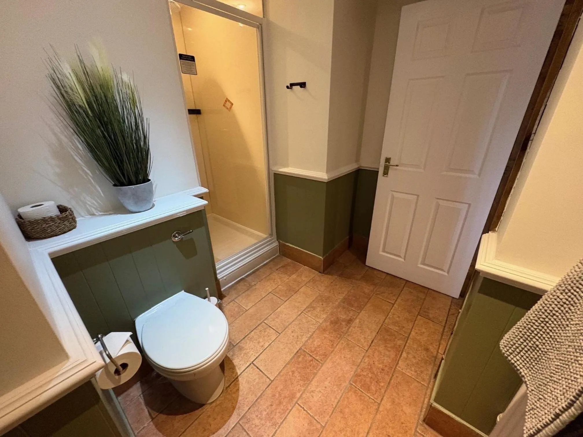 Bathroom in True Lovers Knot, Tarrant Keyneston