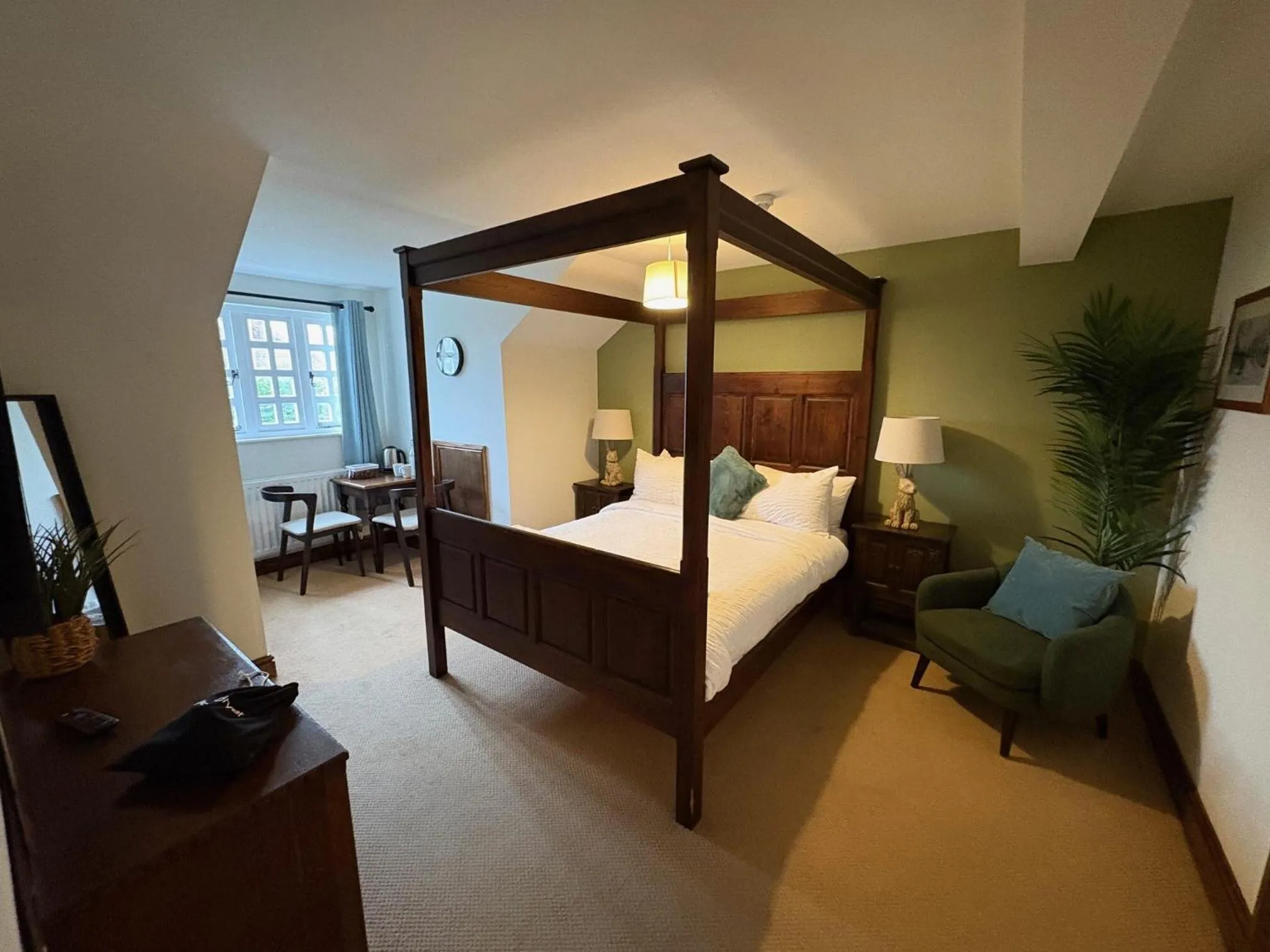 Bedroom in True Lovers Knot, Tarrant Keyneston