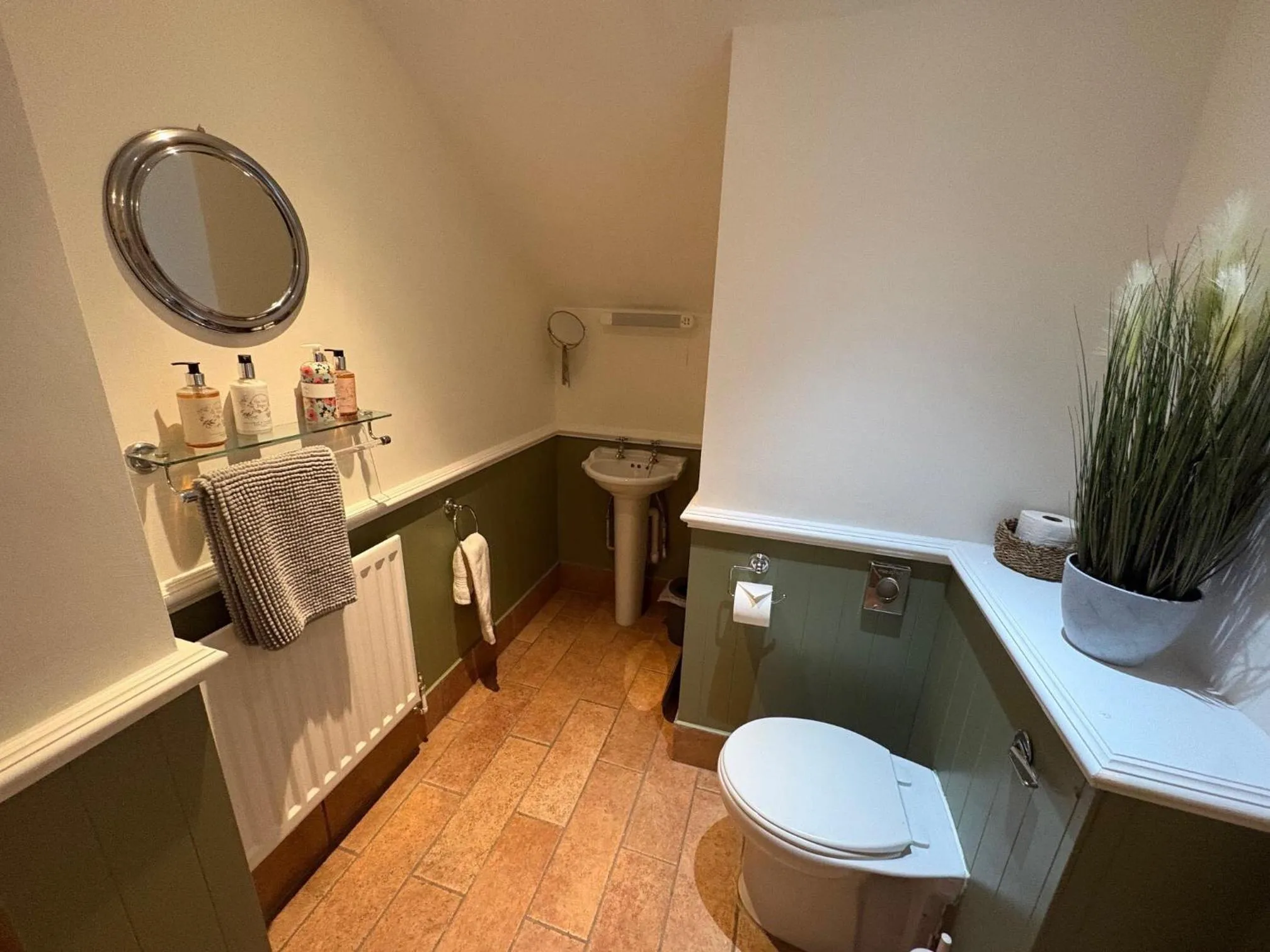 Bathroom in True Lovers Knot, Tarrant Keyneston