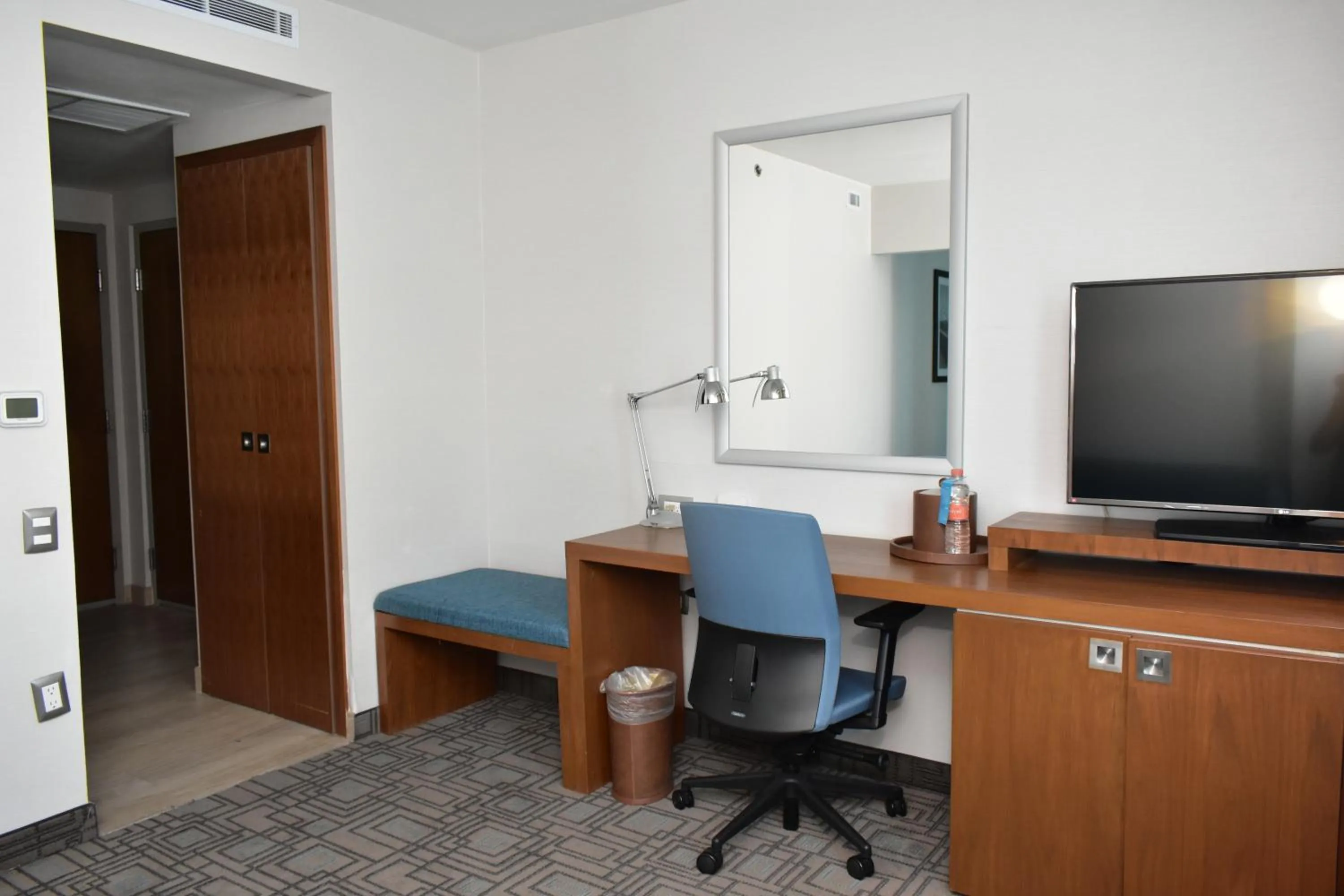 TV and multimedia in Hampton Inn by Hilton Hermosillo