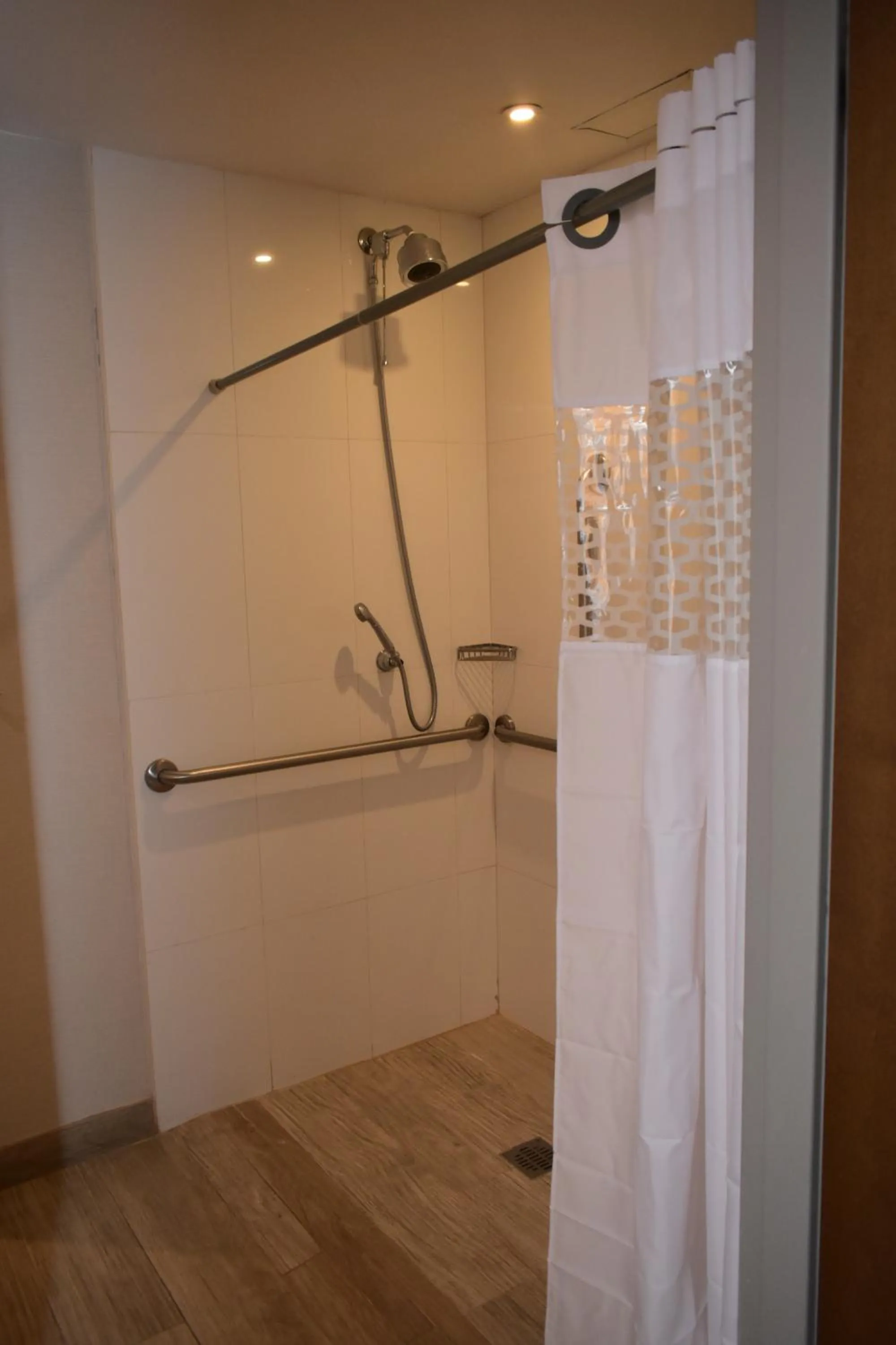 Shower in Hampton Inn by Hilton Hermosillo