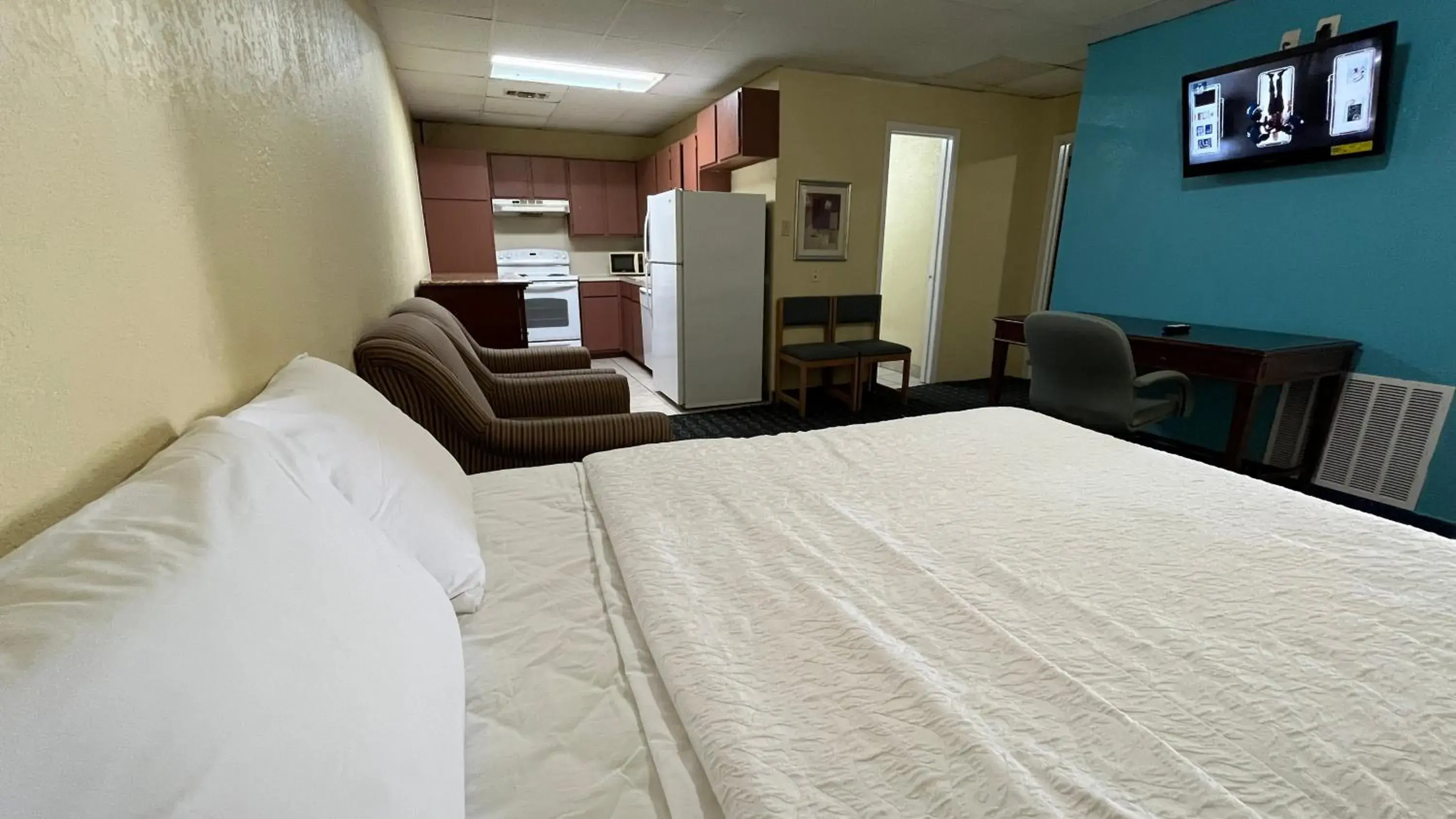 Bed in Extended Stay Motel - Snyder Bed in Extended Stay Motel - Snyder