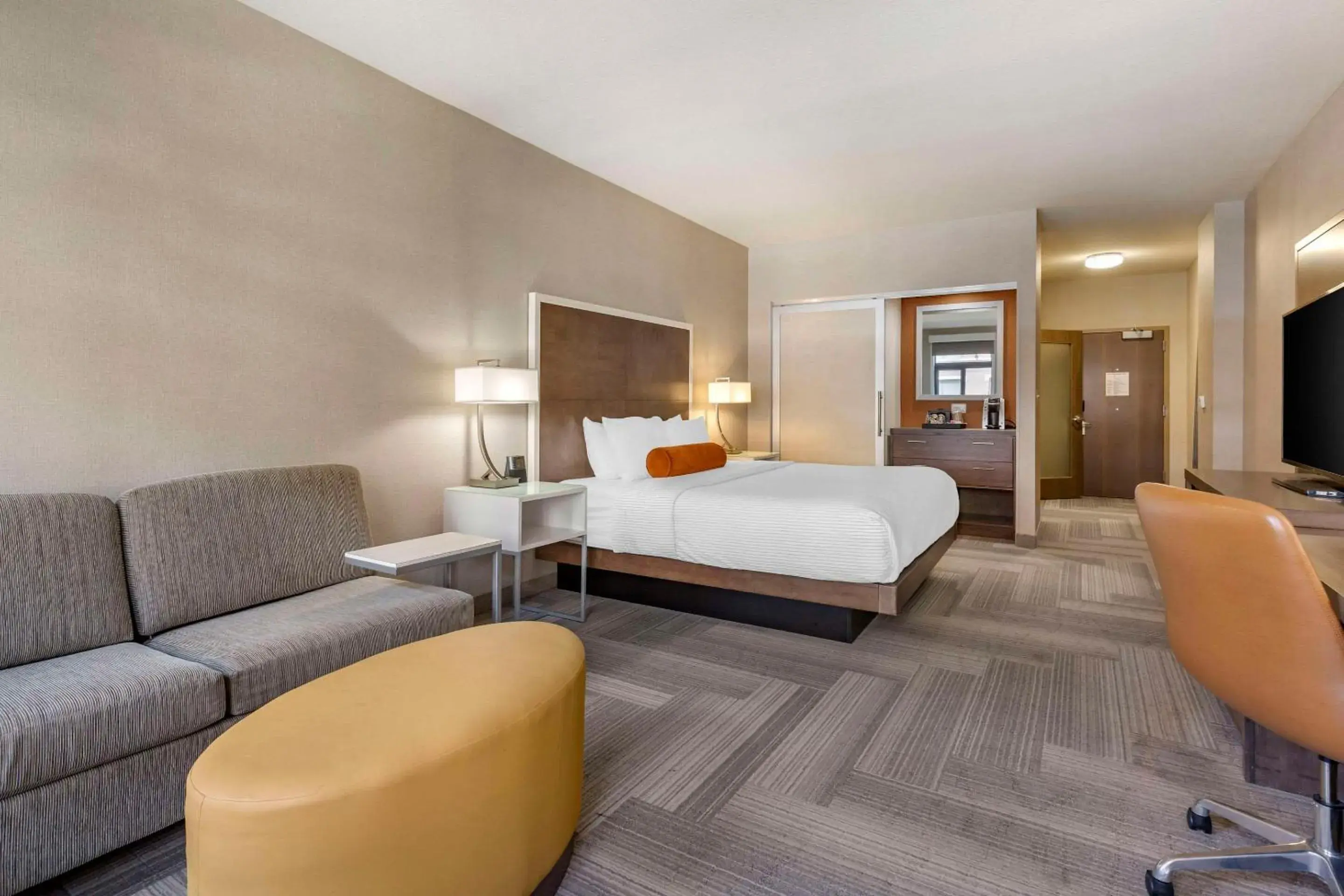 Bedroom, Bed in Cambria Hotel Rockville Bedroom, Bed in Cambria Hotel Rockville