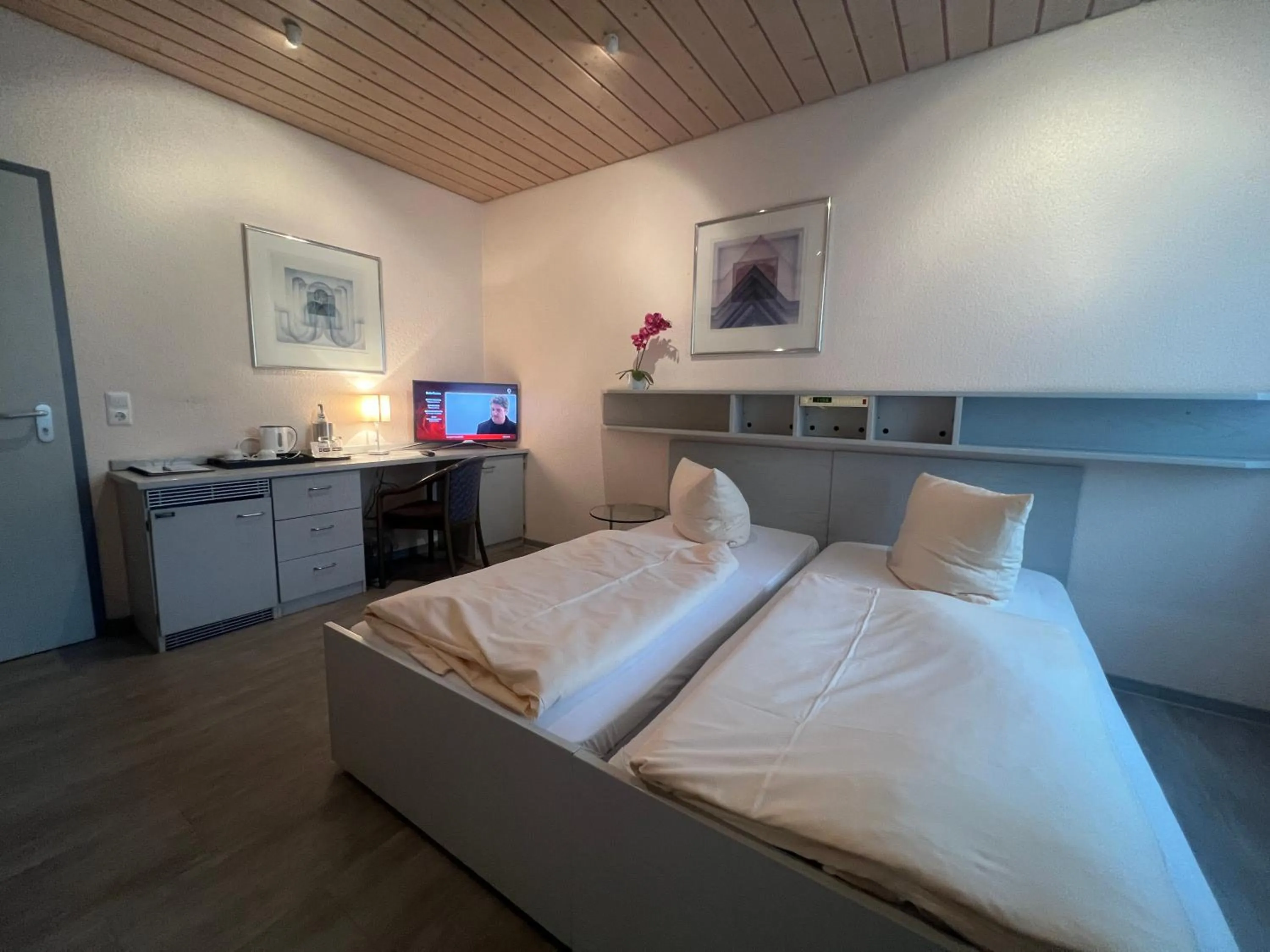 Bed in Hotel Cronberger Hof