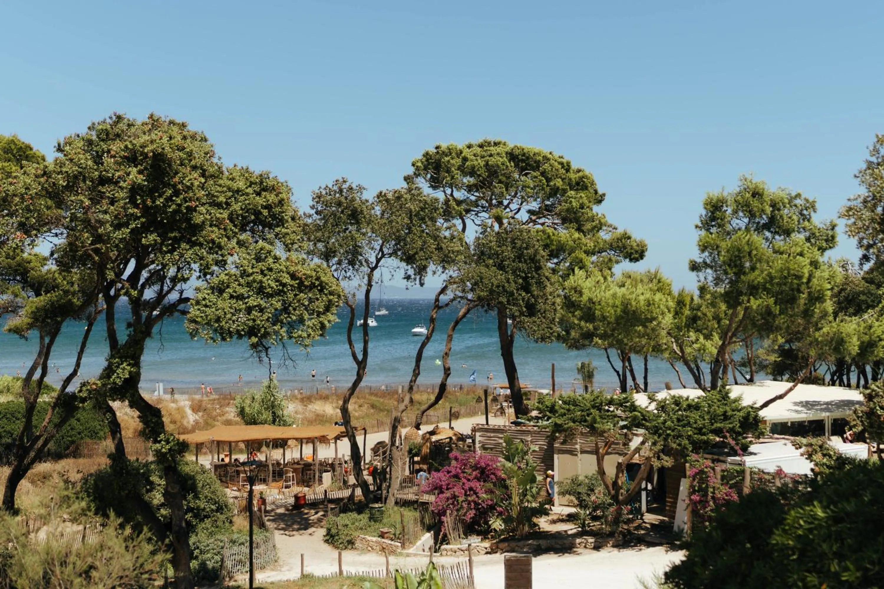 Restaurant/places to eat in Le Domaine de la mer - Beach hotel Nature&Authenticité Hyères