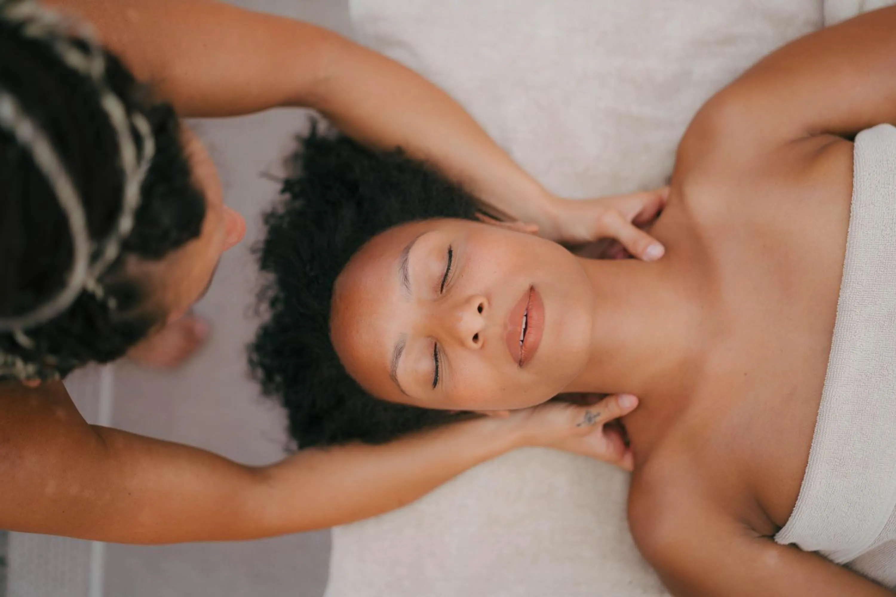 Massage in Le Domaine de la mer - Beach hotel Nature&Authenticité Hyères