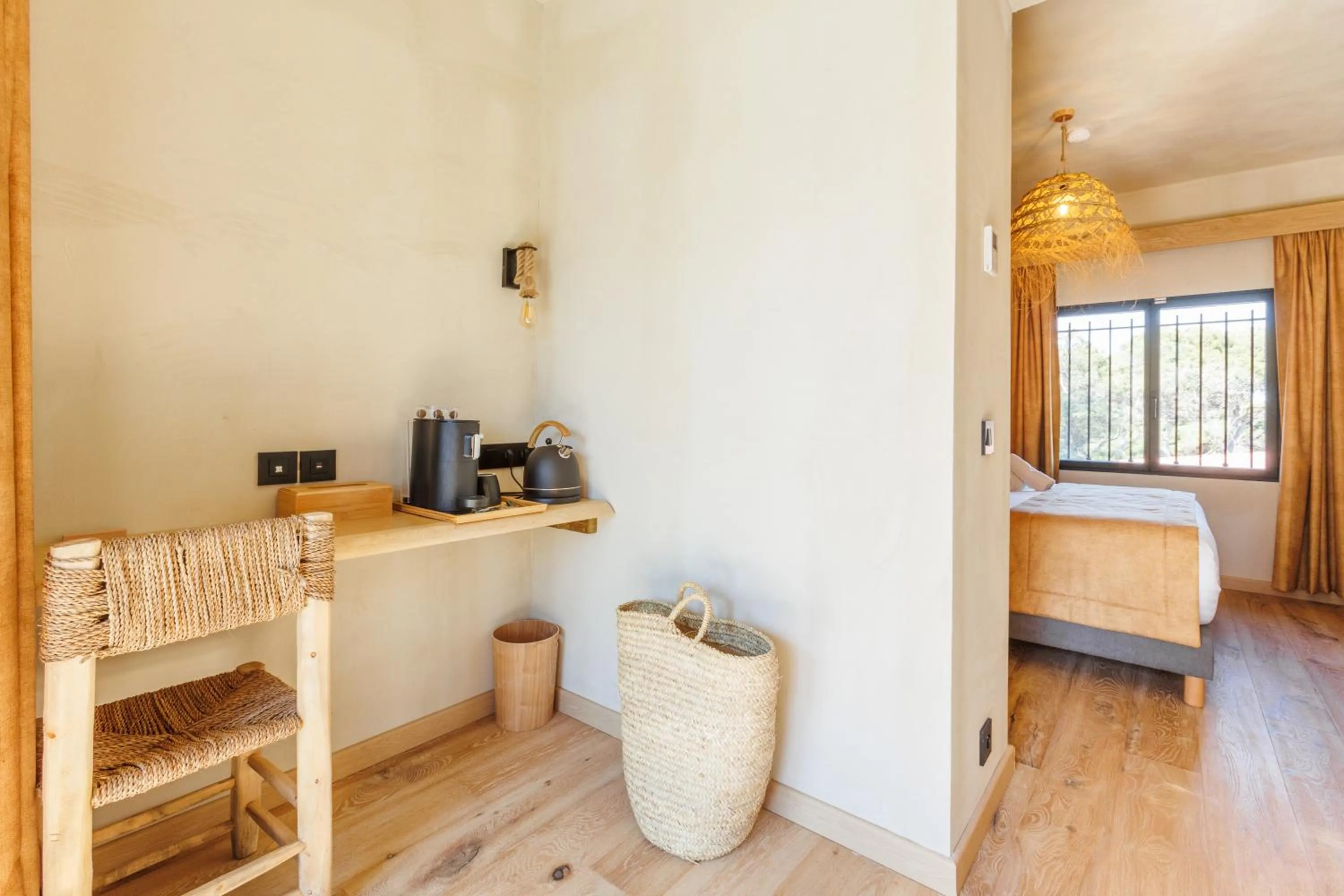 Coffee/tea facilities in Le Domaine de la mer - Beach hotel Nature&Authenticité Hyères