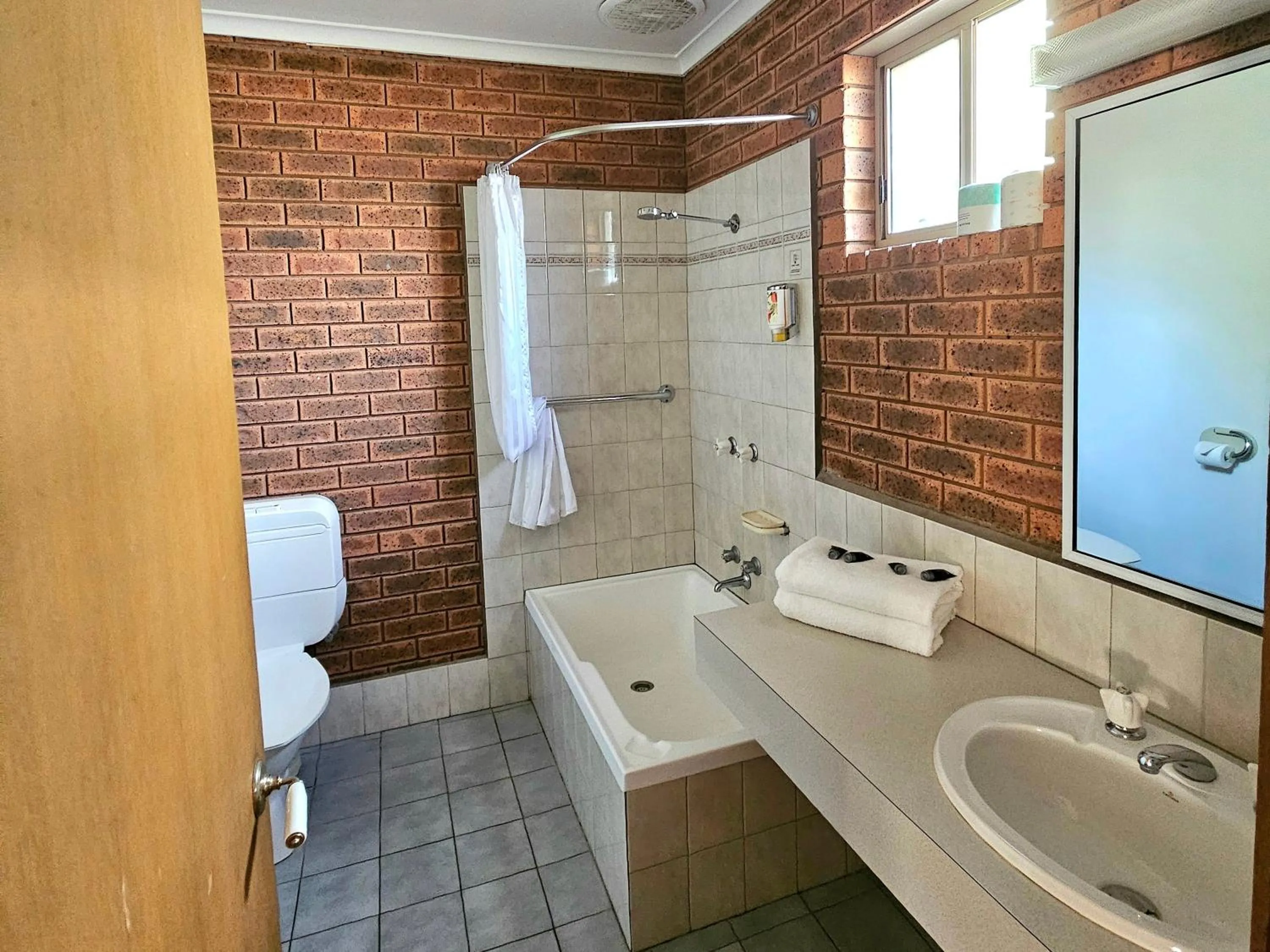 Shower in Bridge Motor Inn Tocumwal