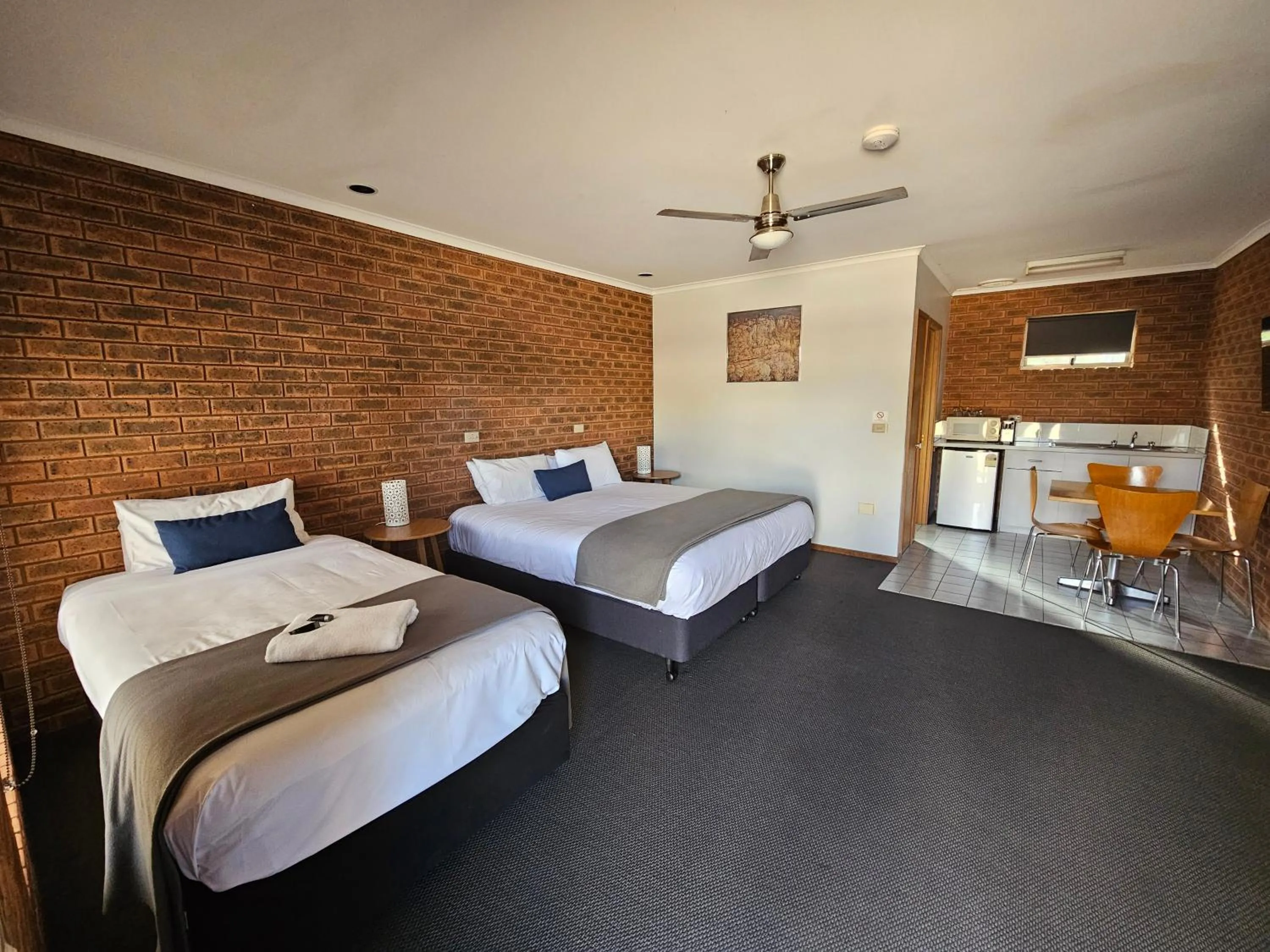 Bed in Bridge Motor Inn Tocumwal