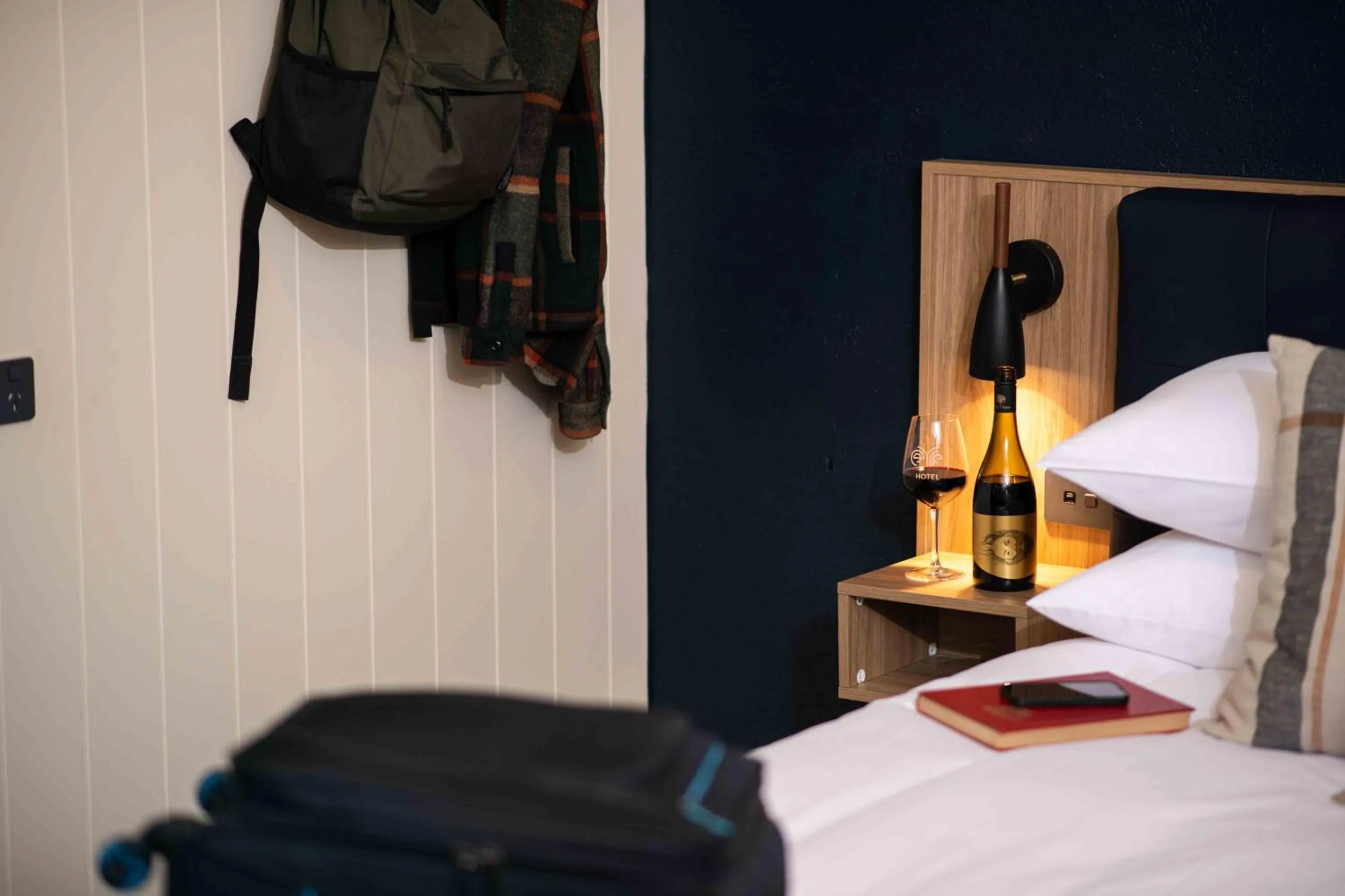 storage, Bed in Eyre Hotel