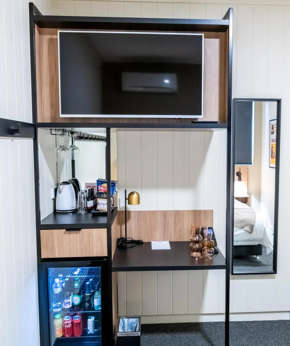 TV and multimedia in Eyre Hotel