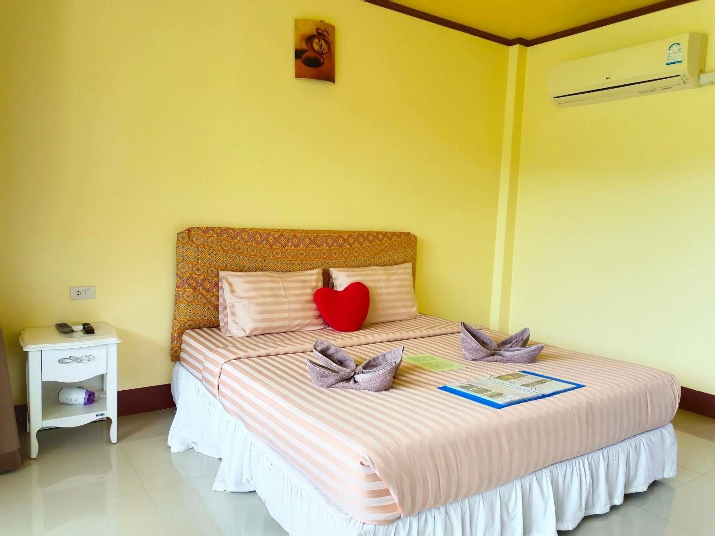 Bedroom, Bed in Khao Sok Country Resort