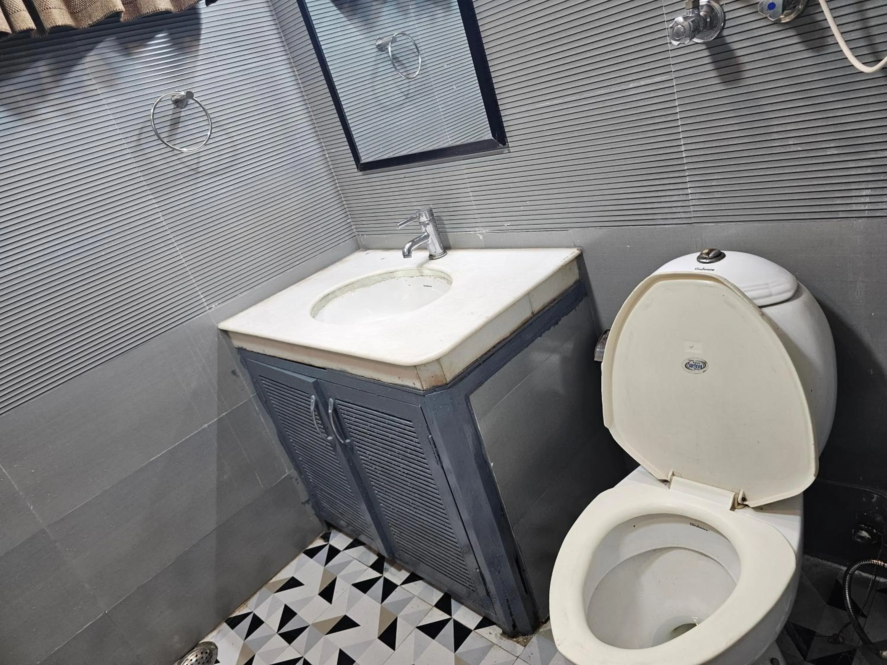 Bathroom in Sky Bloom Luxury Homestay