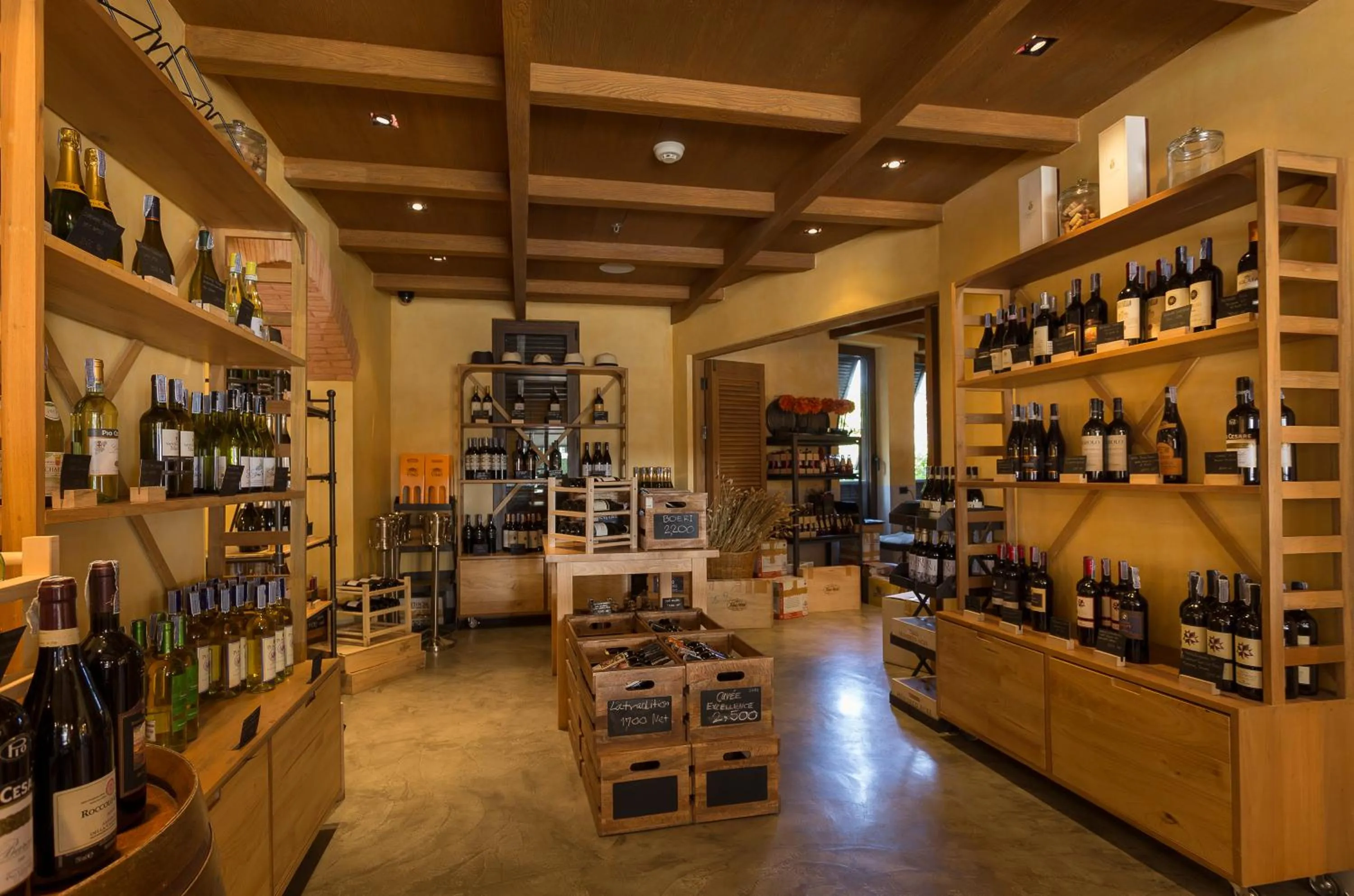 Alcoholic drinks in Toscana Town Square Suites