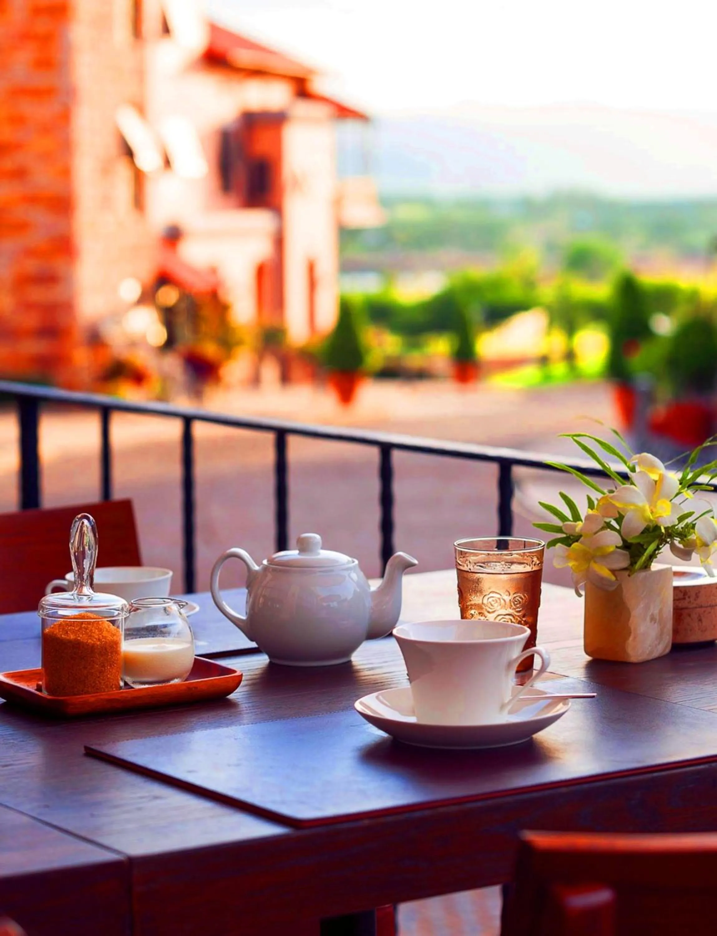 Restaurant/places to eat in Toscana Town Square Suites