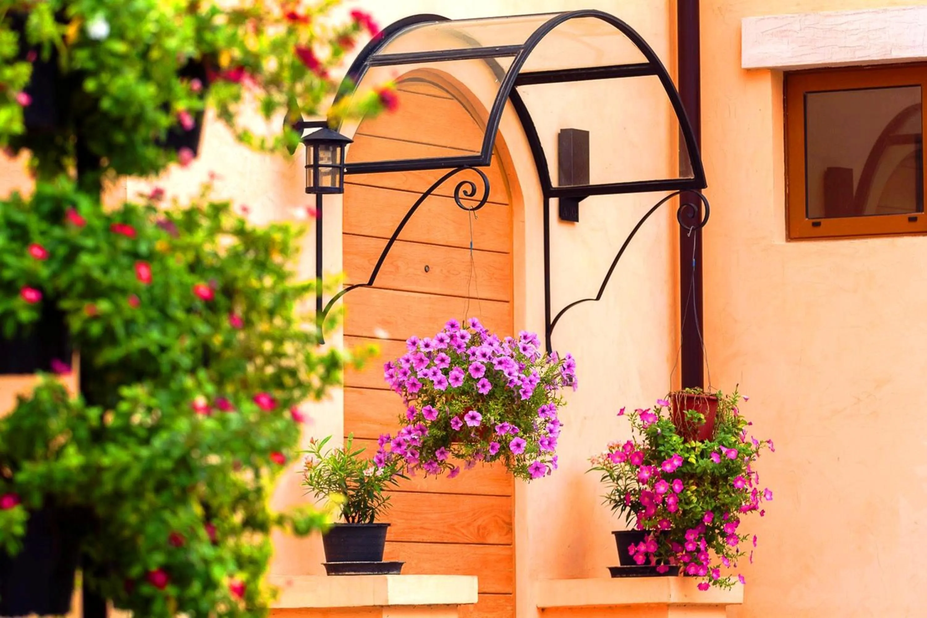 Facade/entrance in Toscana Town Square Suites