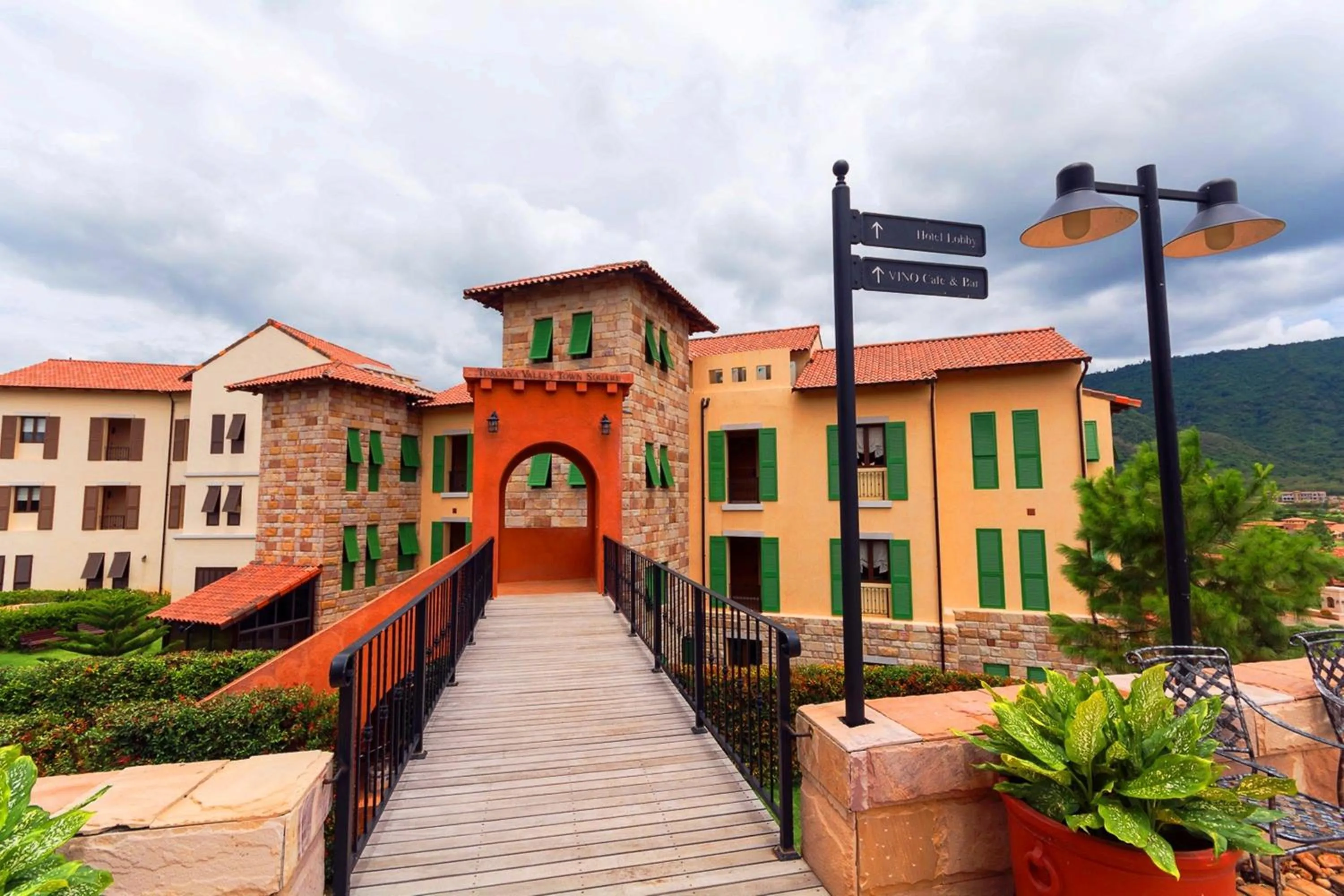 Day in Toscana Town Square Suites