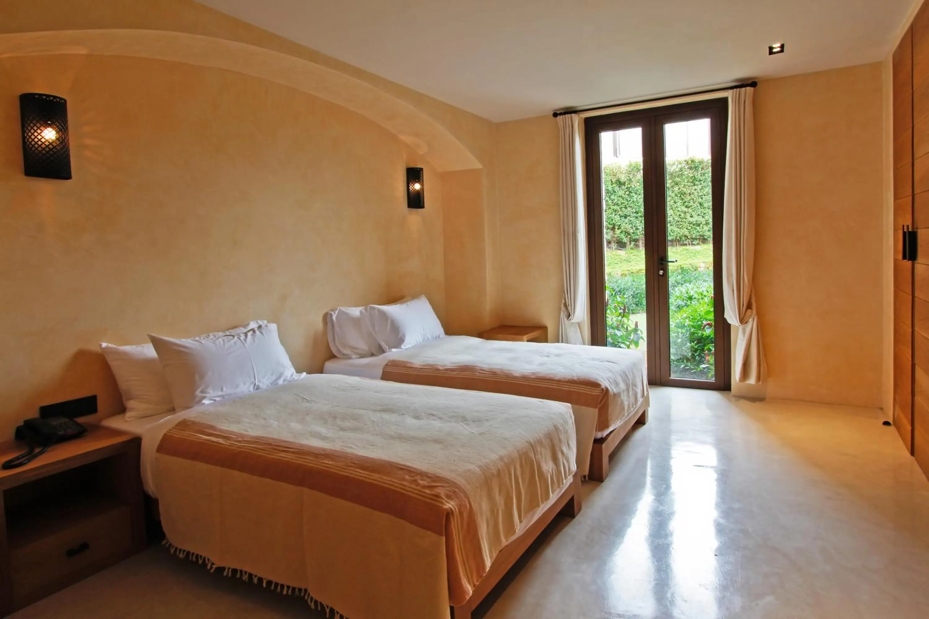 Day, Bed in Toscana Town Square Suites