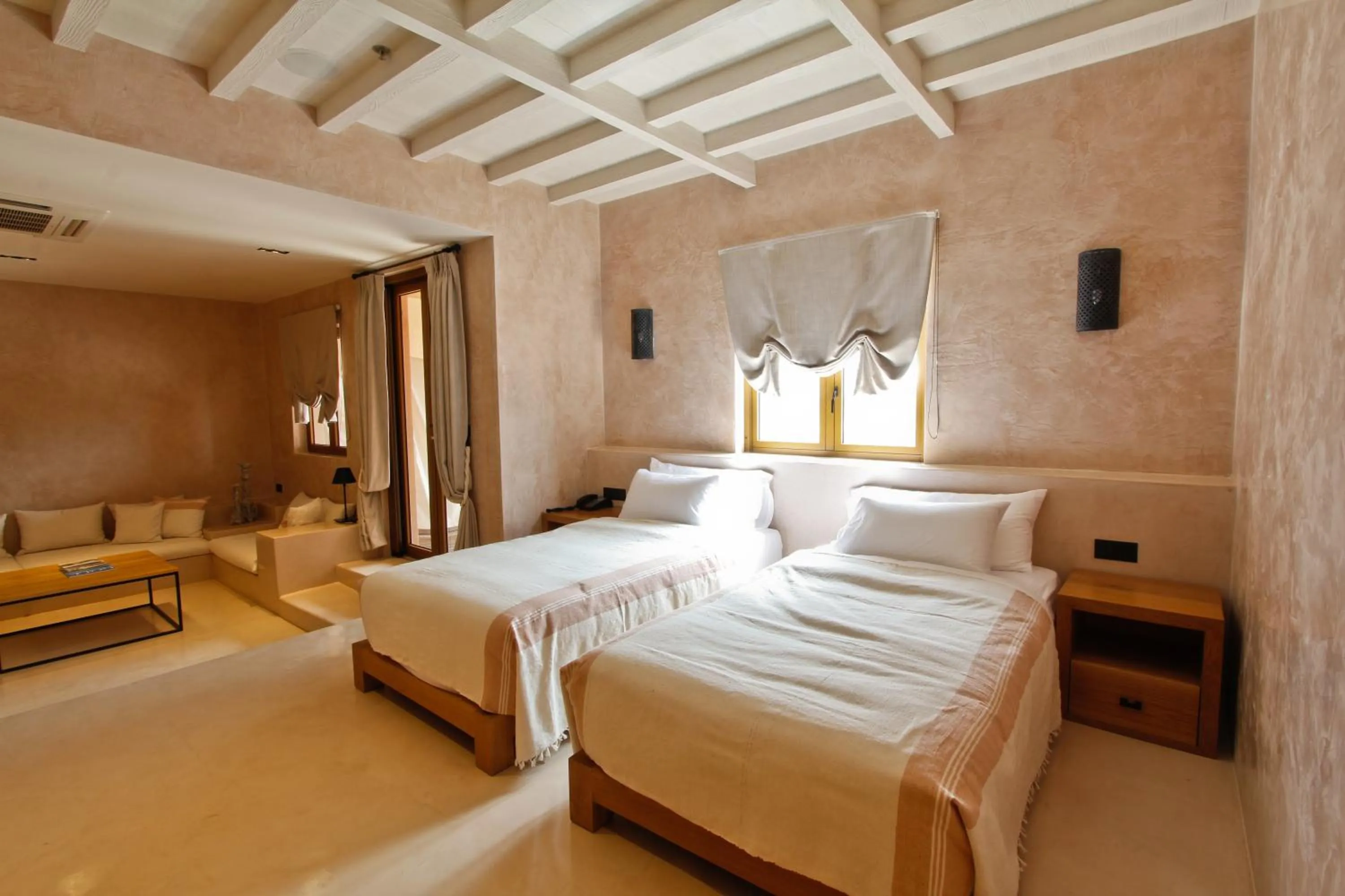 Day, Bed in Toscana Town Square Suites