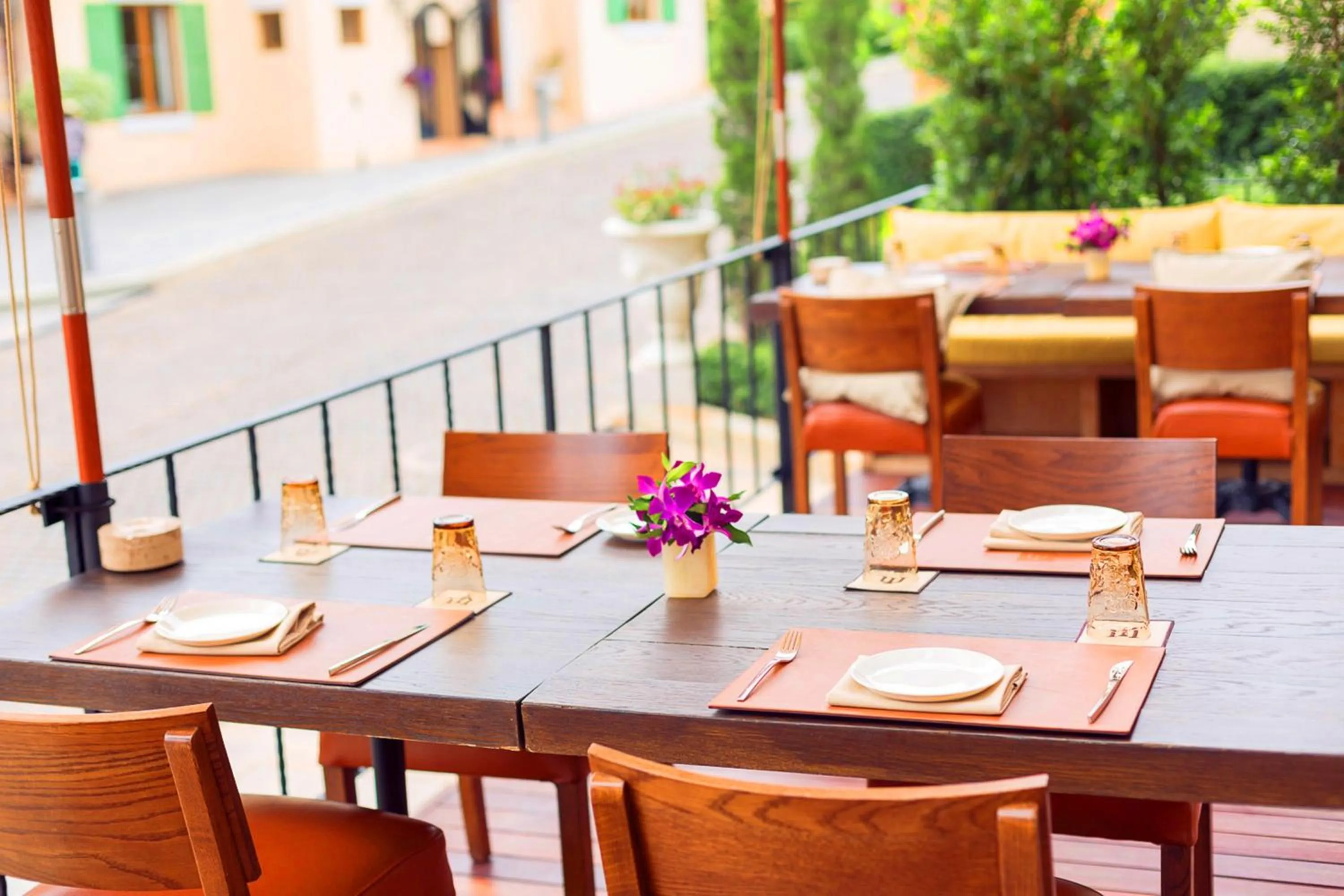 Restaurant/places to eat in Toscana Town Square Suites