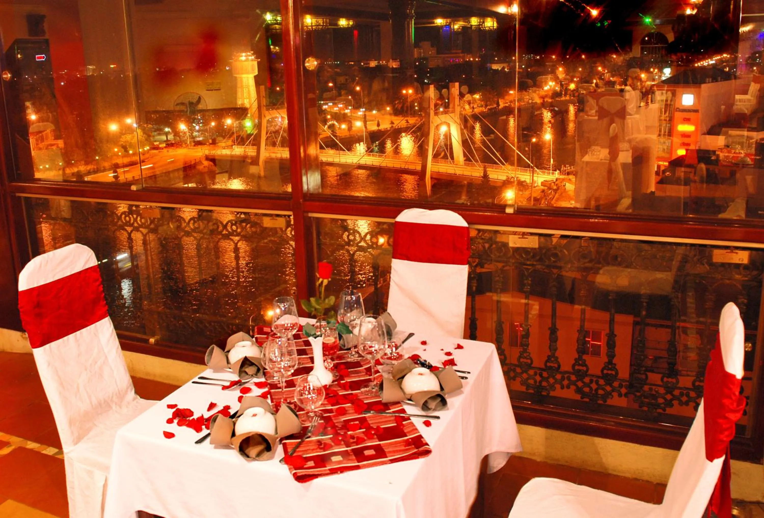 Restaurant/places to eat in Ca Ty Hotel