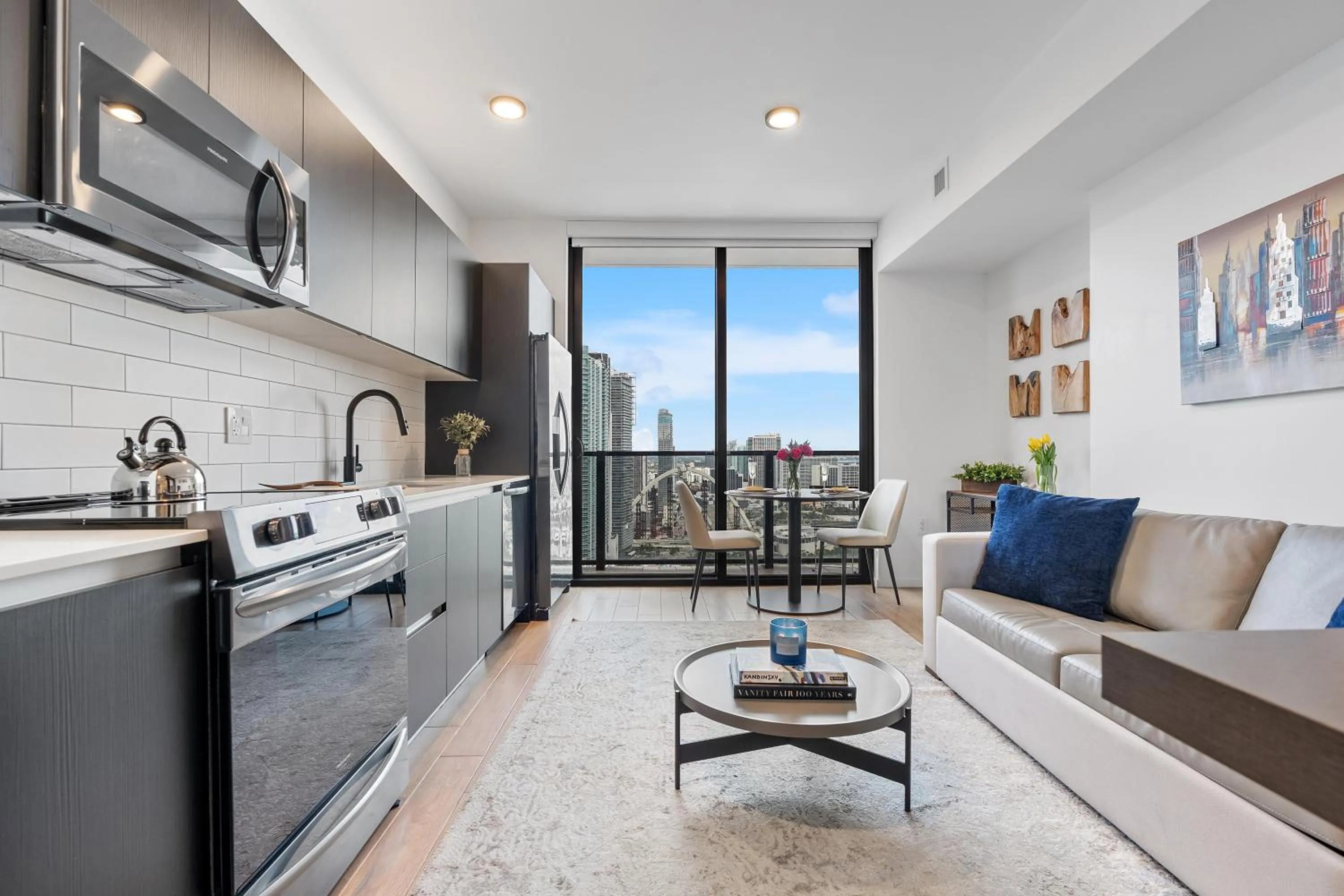 Deluxe King Studio in Downtown by Miami Vacation Rentals