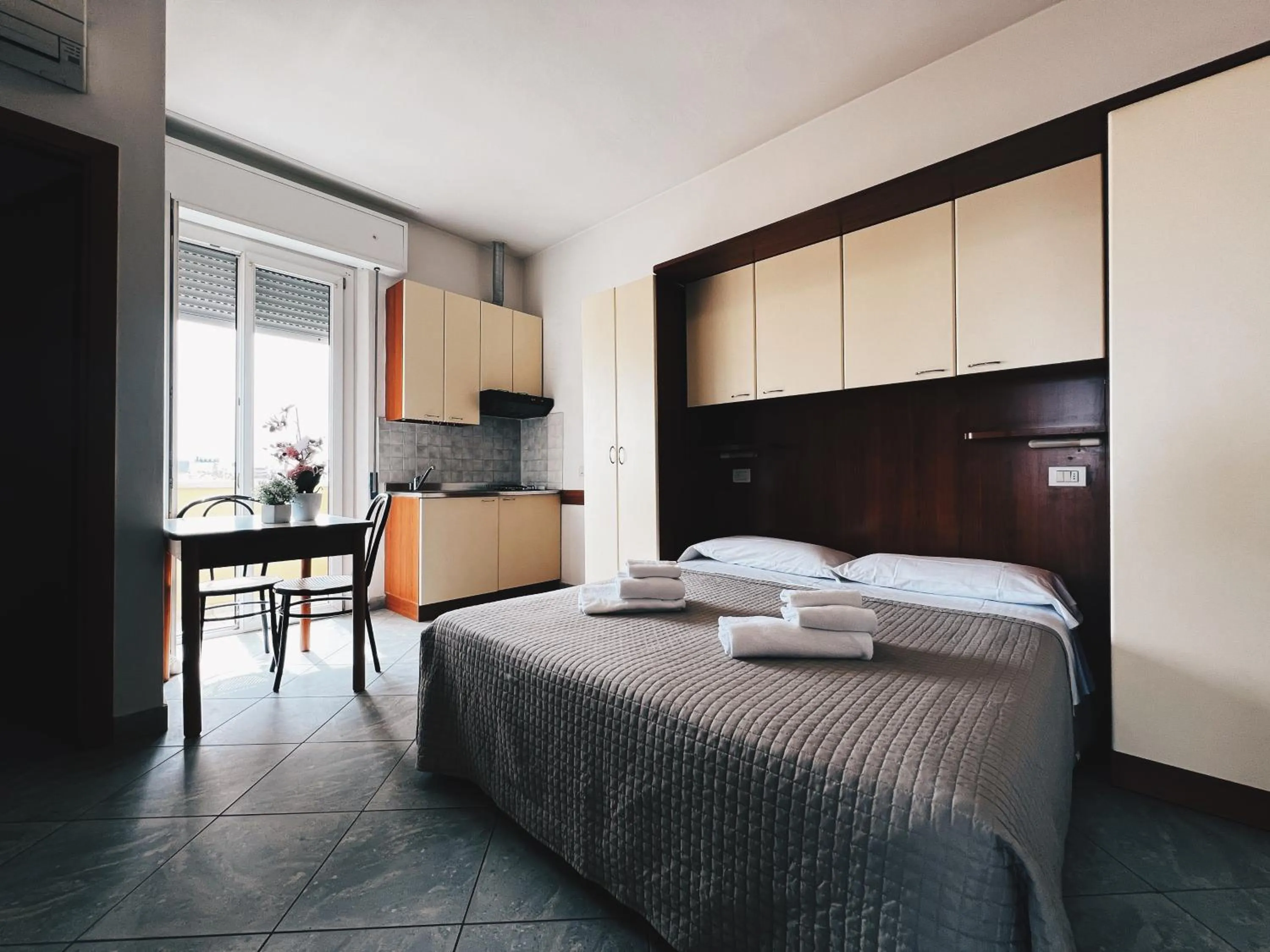 Photo of the whole room, Bed in Residence Buena Vista