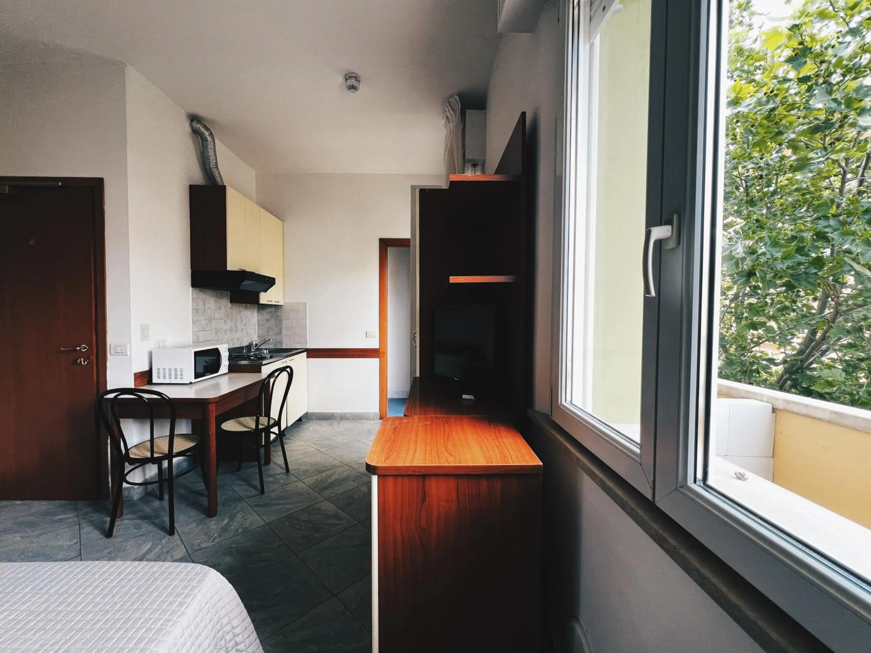Photo of the whole room, Bed in Residence Buena Vista