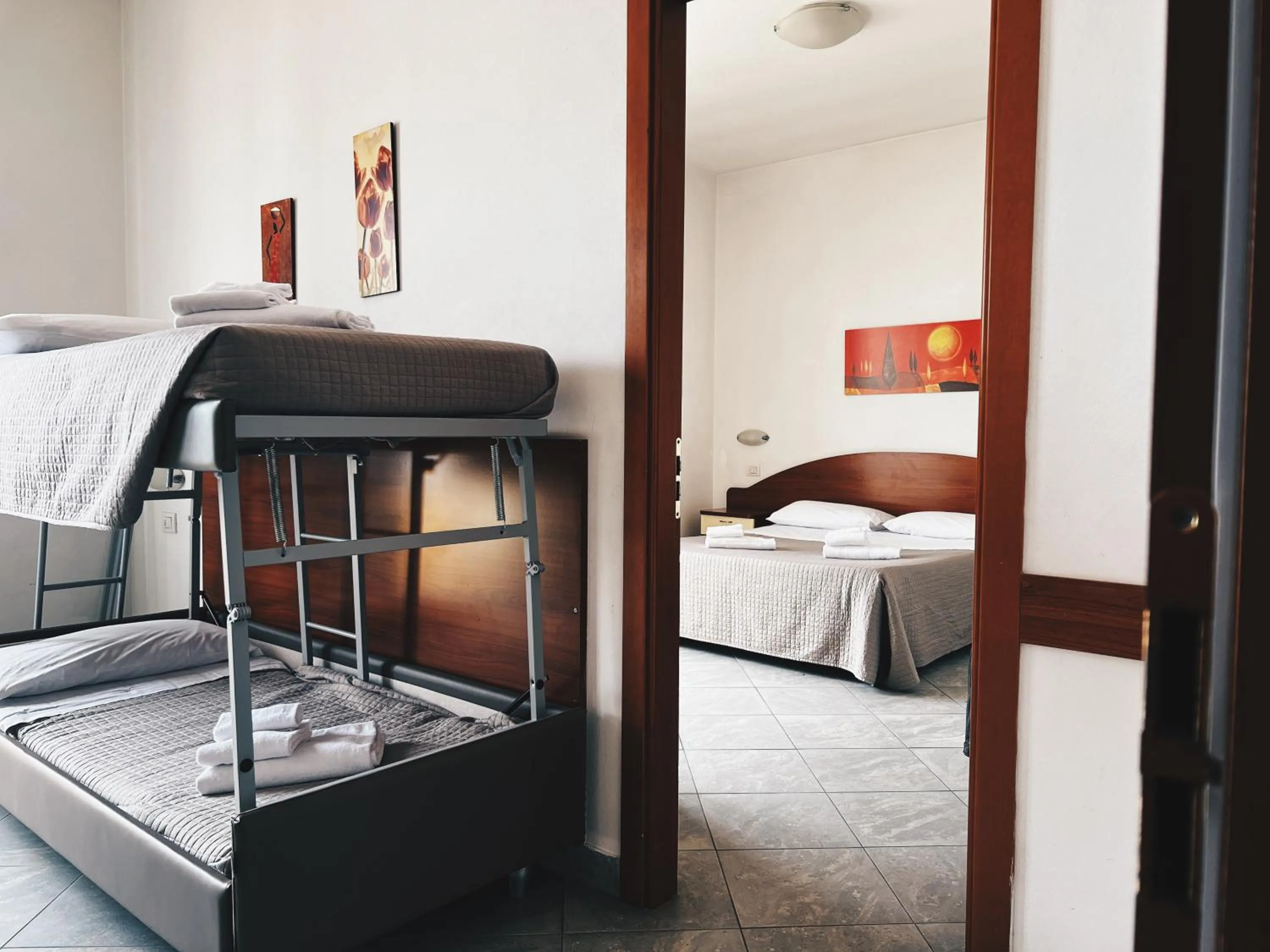 Photo of the whole room, Bed in Residence Buena Vista