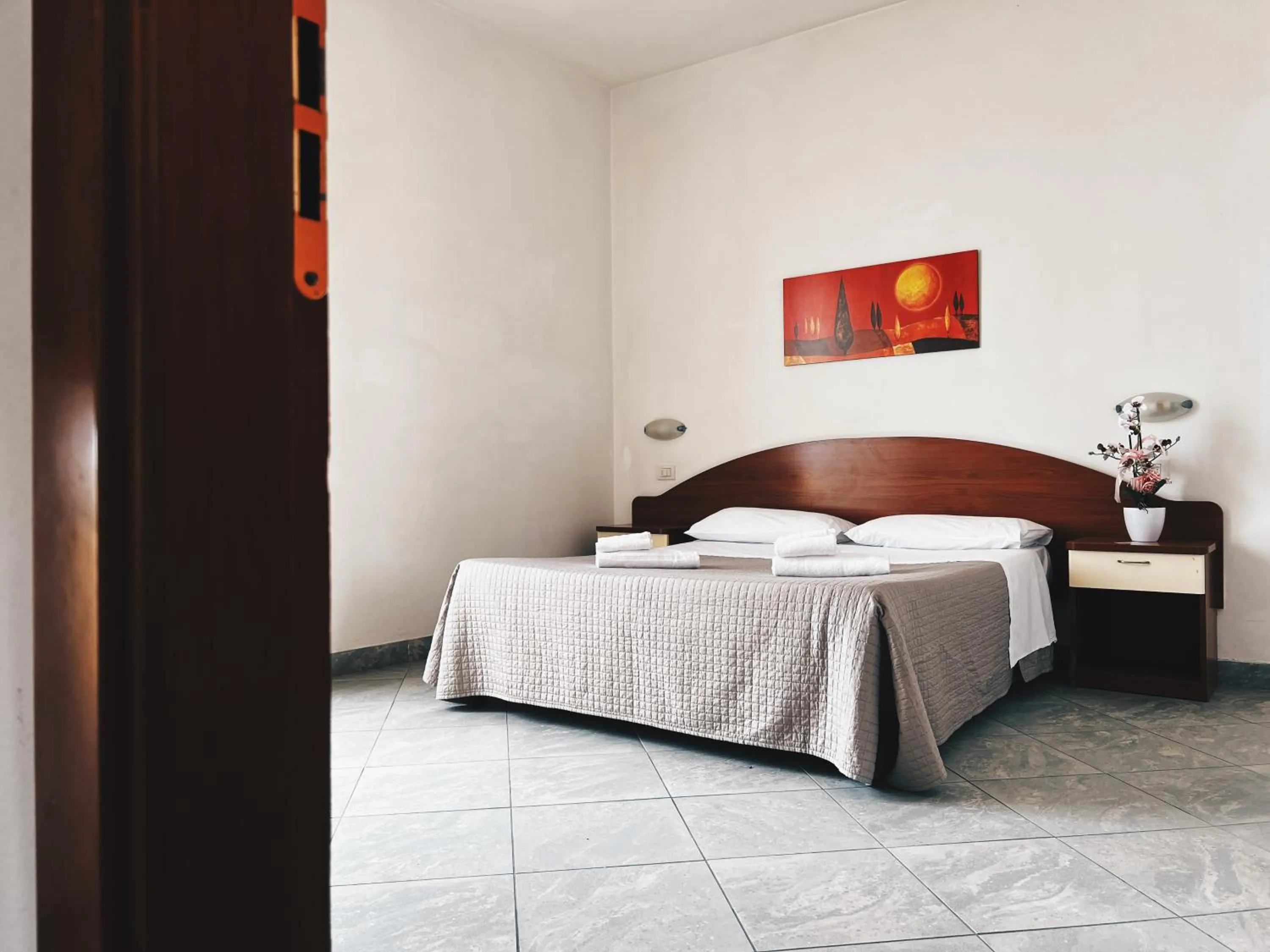 Photo of the whole room, Bed in Residence Buena Vista