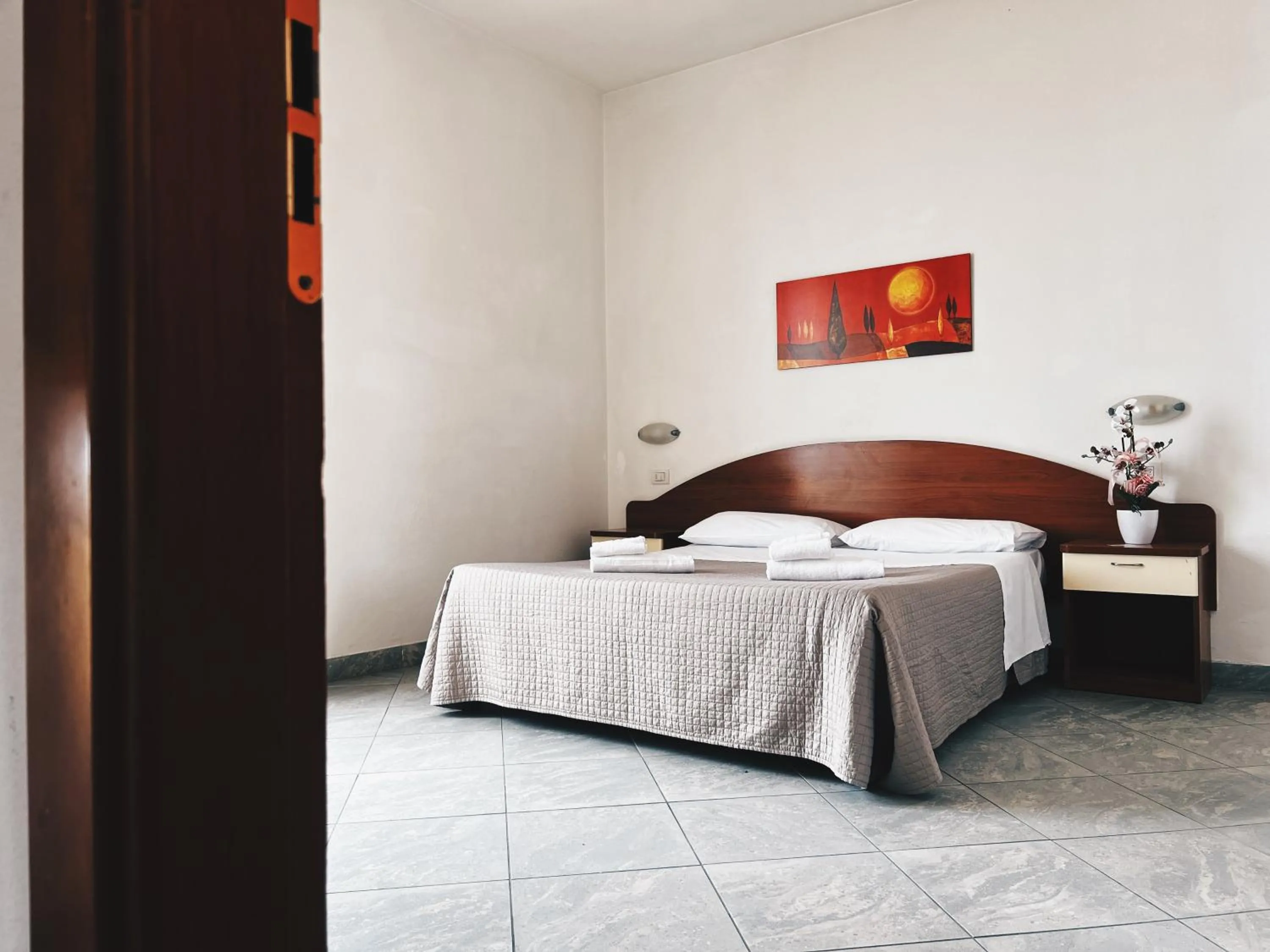 Photo of the whole room, Bed in Residence Buena Vista